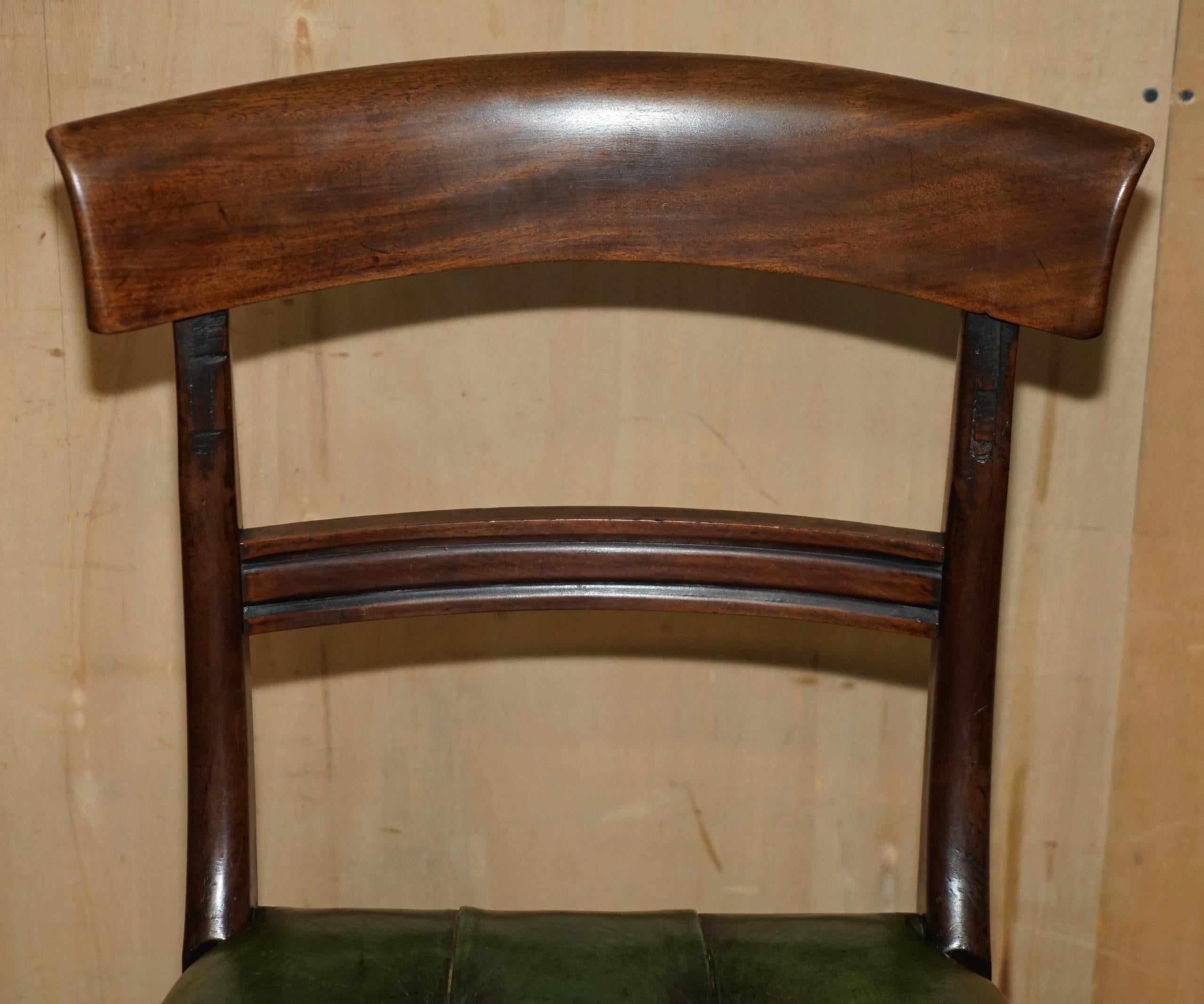 FOUR FiNE ANTIQUE VICTORIAN GREEN LEATHER HARDWOOD CHESTERFIELD DINING CHAIRS 4 In Good Condition For Sale In West Sussex, Pulborough