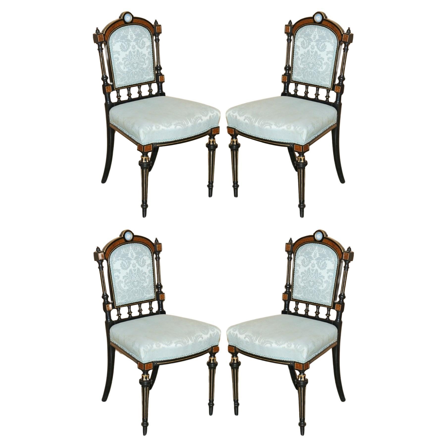 FOUR FINE BURR WALNUT AESTHETIC MOVEMENT-Esszimmerstühle mit GRAND TOUR PLAQUEs im Angebot