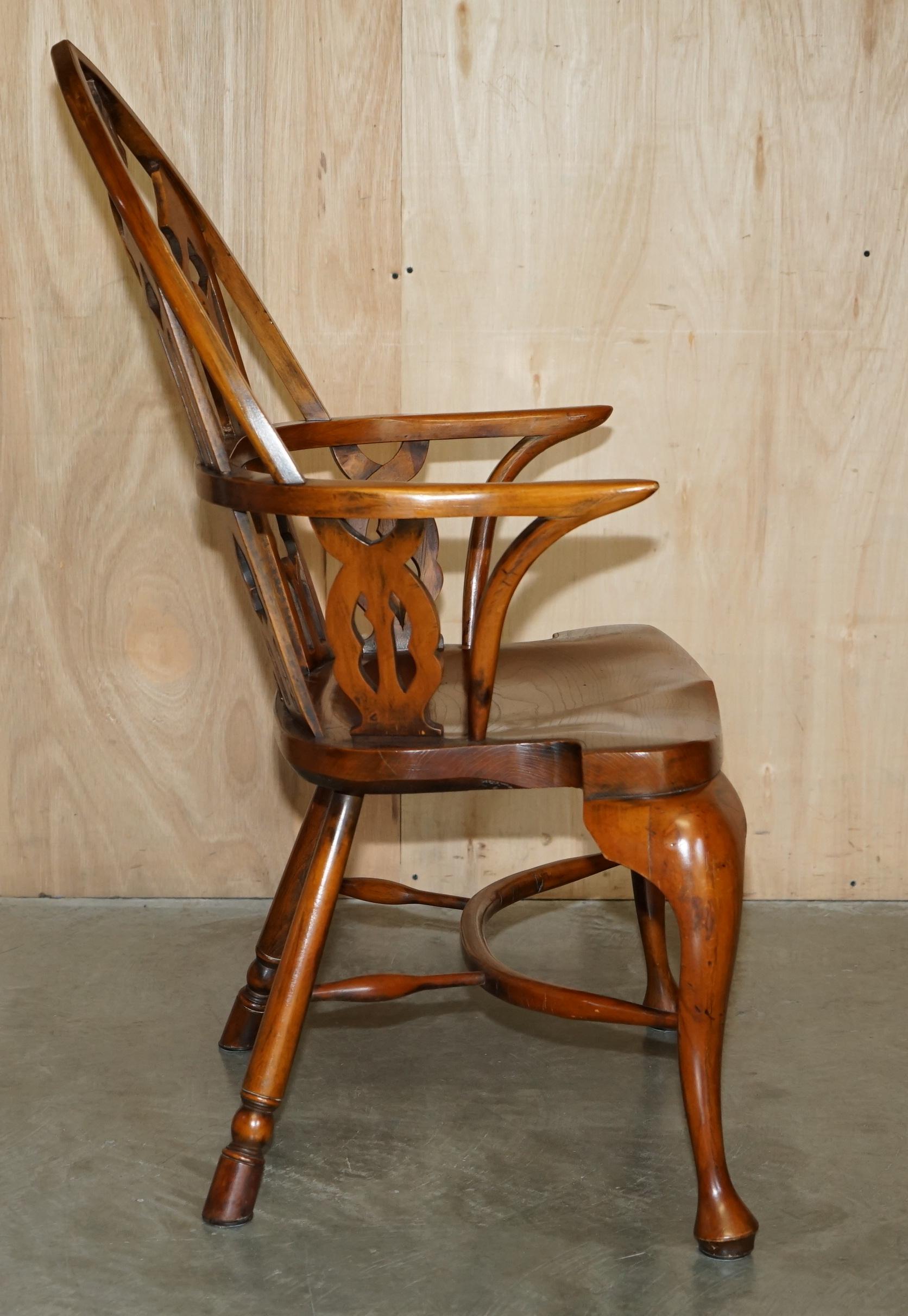 VIER FINE VOLLSTÄNDIG RESTORIERTE GOTHIC WINDSOR STEEPLE BACK BURR YEW & ELM ARMCHAIRS im Angebot 4