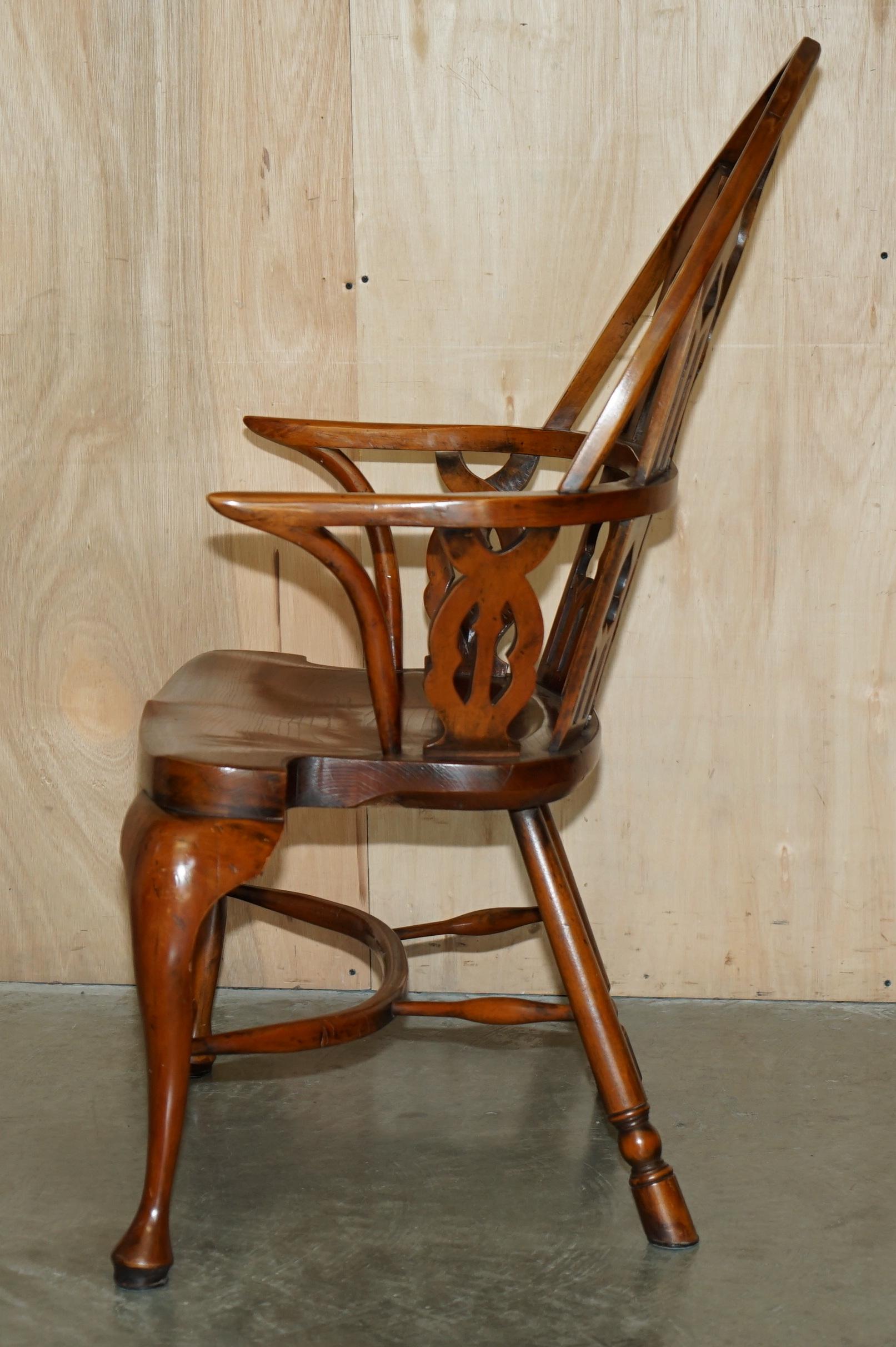 VIER FINE VOLLSTÄNDIG RESTORIERTE GOTHIC WINDSOR STEEPLE BACK BURR YEW & ELM ARMCHAIRS im Angebot 7