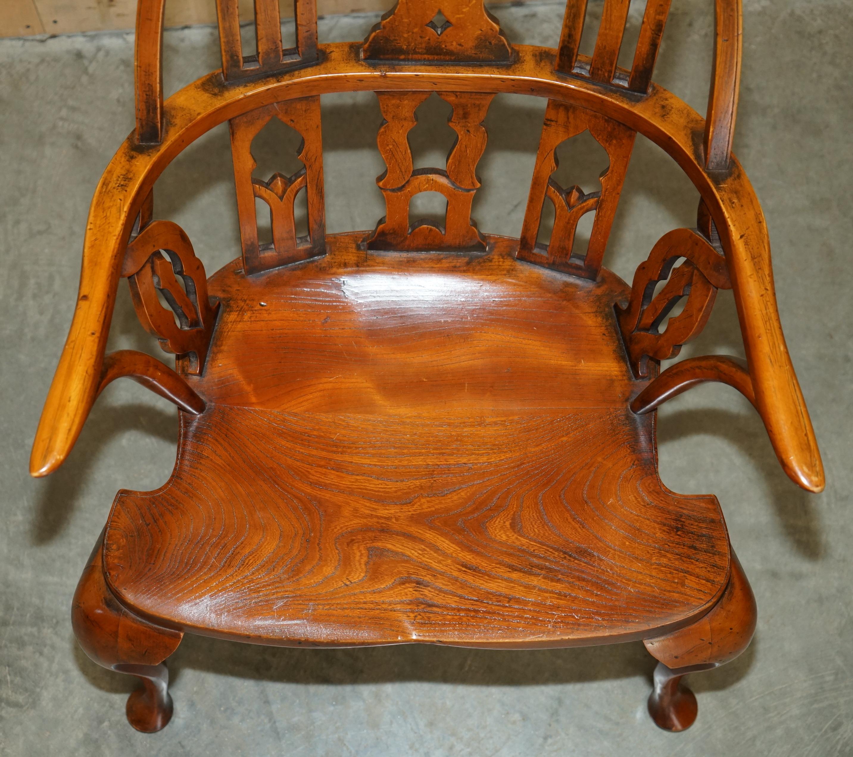 VIER FINE VOLLSTÄNDIG RESTORIERTE GOTHIC WINDSOR STEEPLE BACK BURR YEW & ELM ARMCHAIRS im Angebot 11