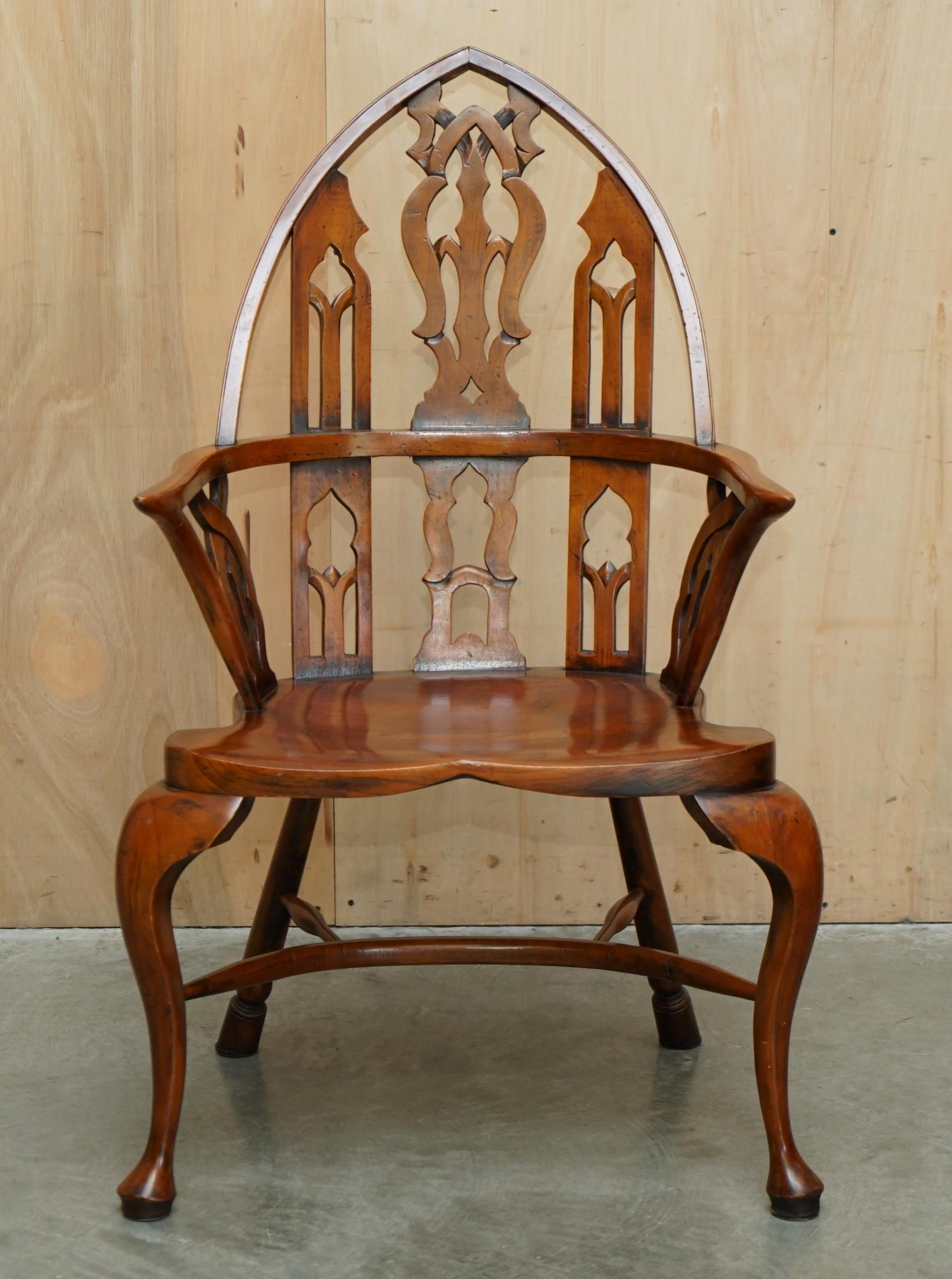VIER FINE VOLLSTÄNDIG RESTORIERTE GOTHIC WINDSOR STEEPLE BACK BURR YEW & ELM ARMCHAIRS (Gotisch) im Angebot