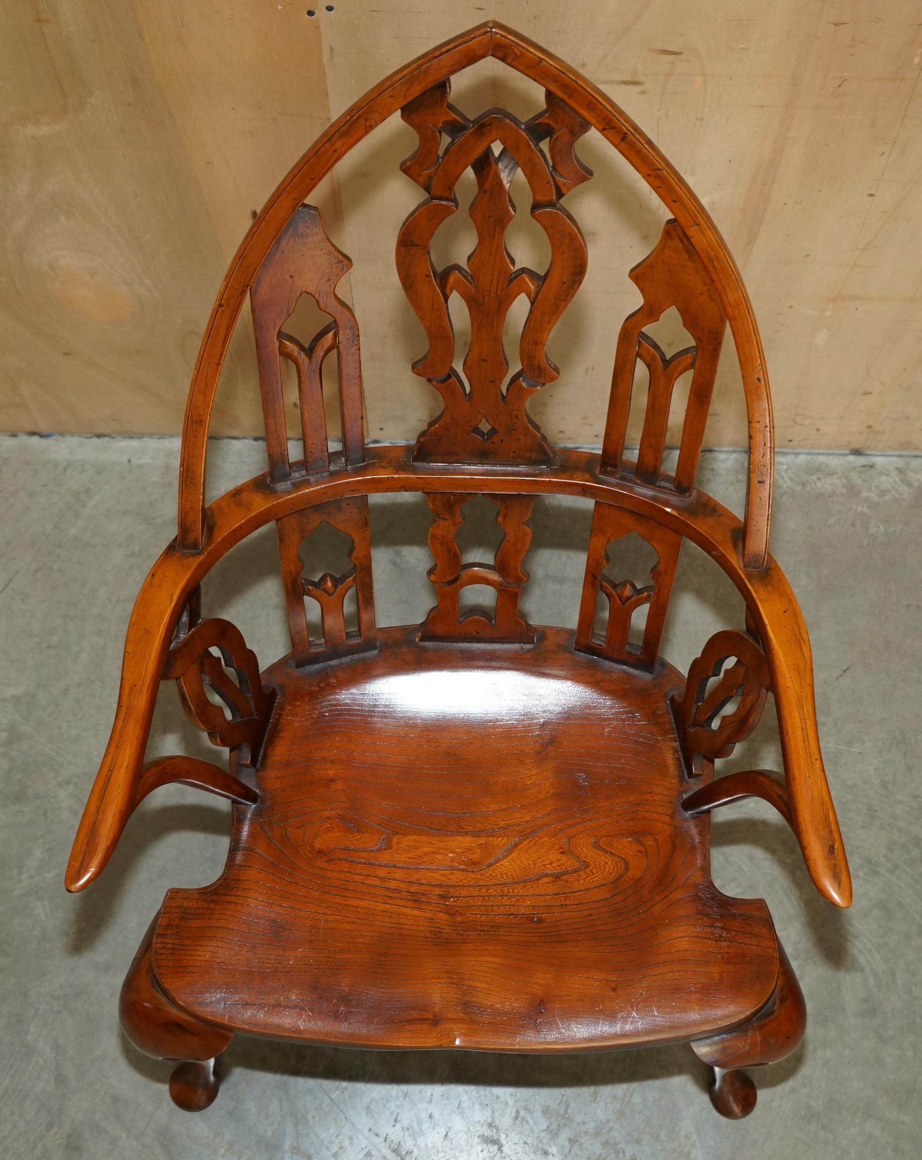 VIER FINE VOLLSTÄNDIG RESTORIERTE GOTHIC WINDSOR STEEPLE BACK BURR YEW & ELM ARMCHAIRS im Zustand „Gut“ im Angebot in West Sussex, Pulborough