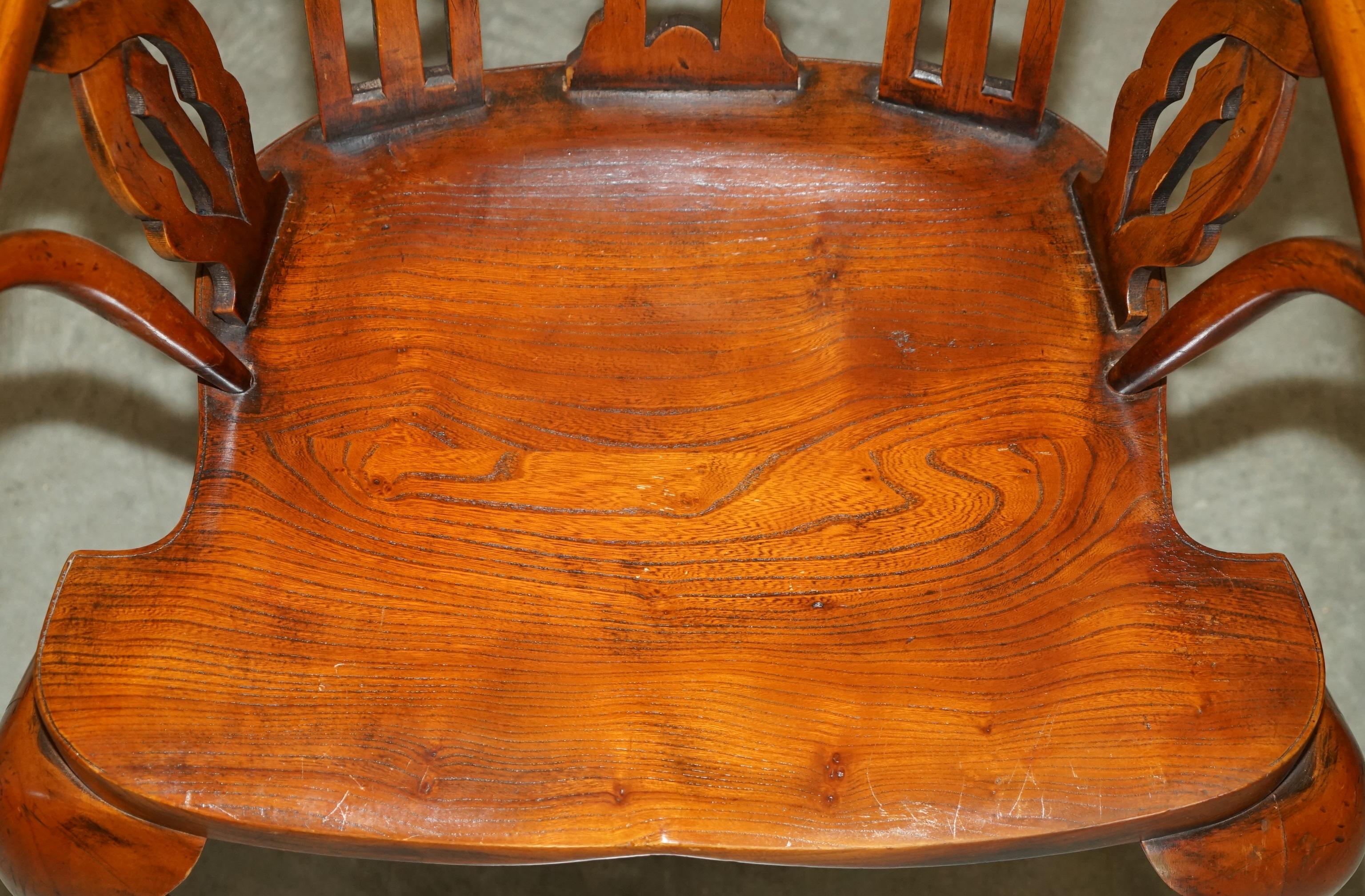VIER FINE VOLLSTÄNDIG RESTORIERTE GOTHIC WINDSOR STEEPLE BACK BURR YEW & ELM ARMCHAIRS (Ulmenholz) im Angebot