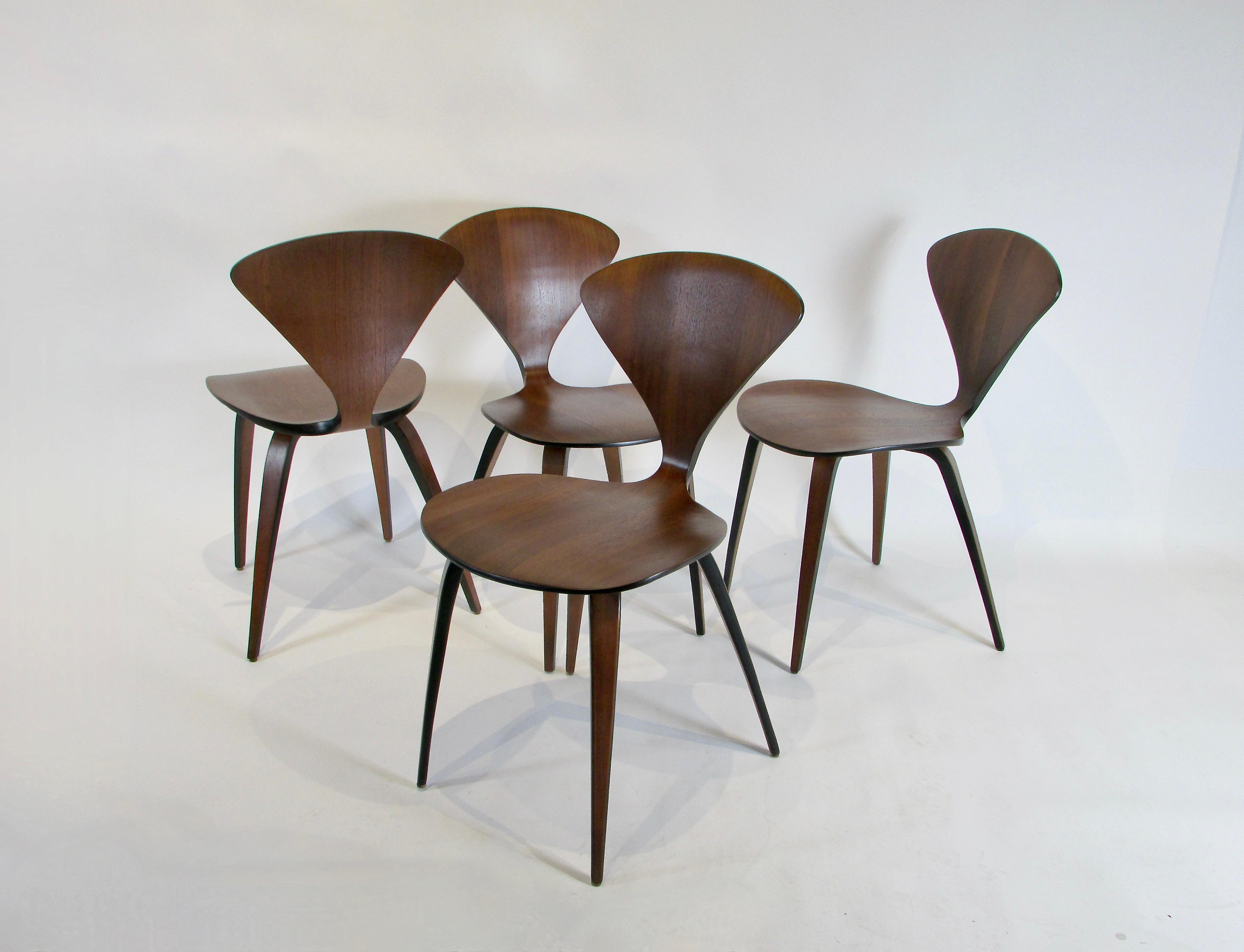 Mid-Century moderno Four First Generation Norman Cherner Plycraft Dining Chairs in vendita