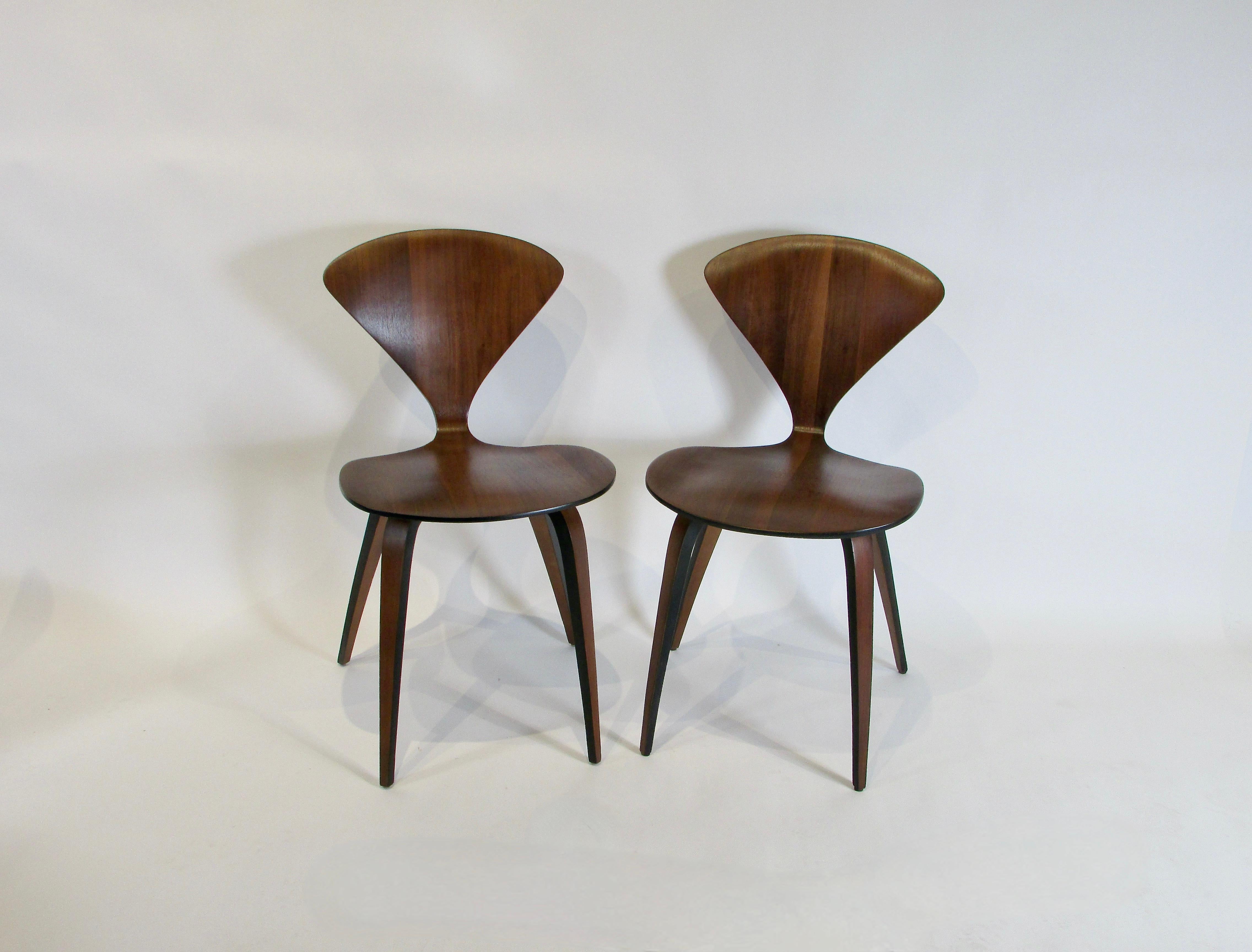 Americano Four First Generation Norman Cherner Plycraft Dining Chairs in vendita