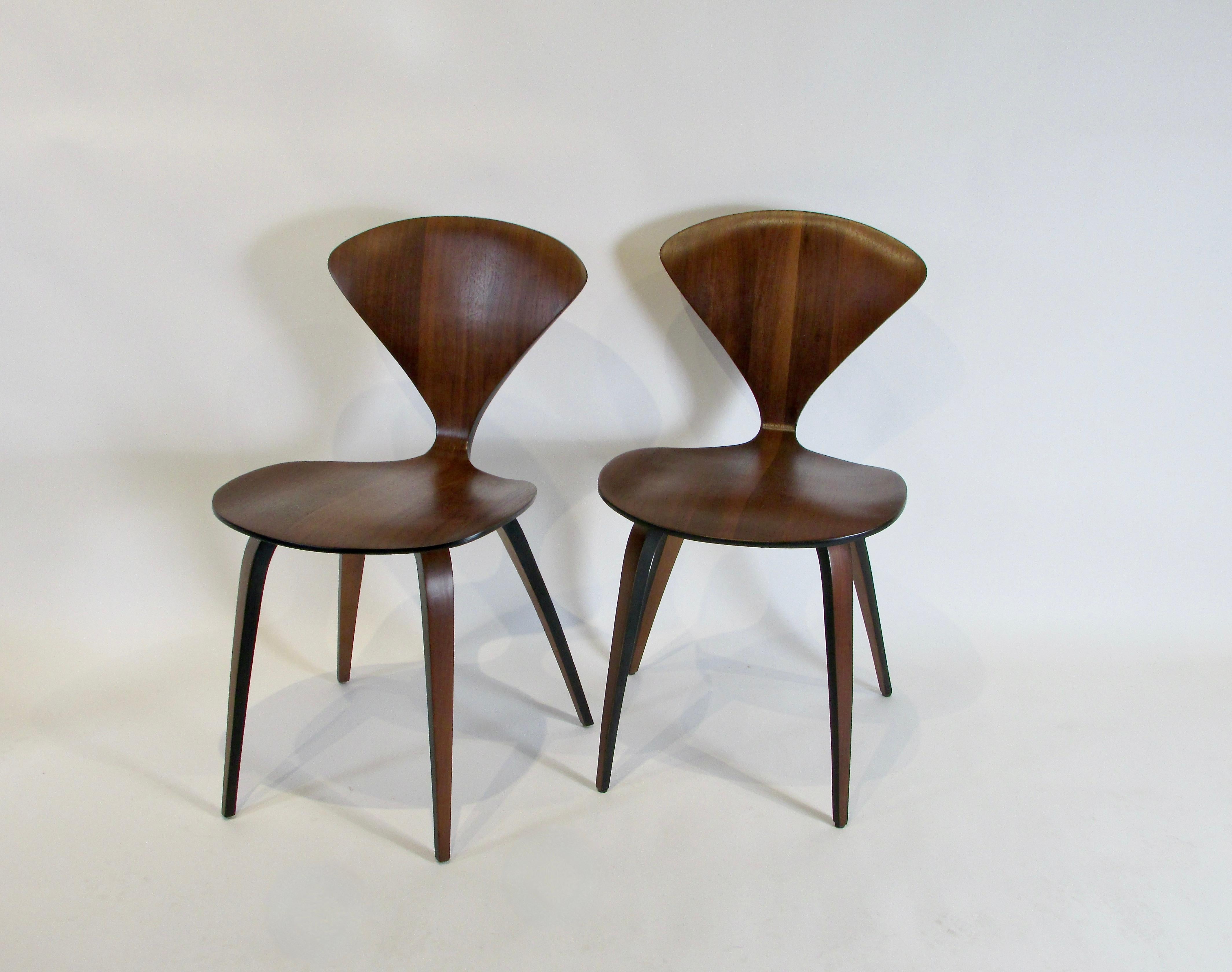 Laccato Four First Generation Norman Cherner Plycraft Dining Chairs in vendita