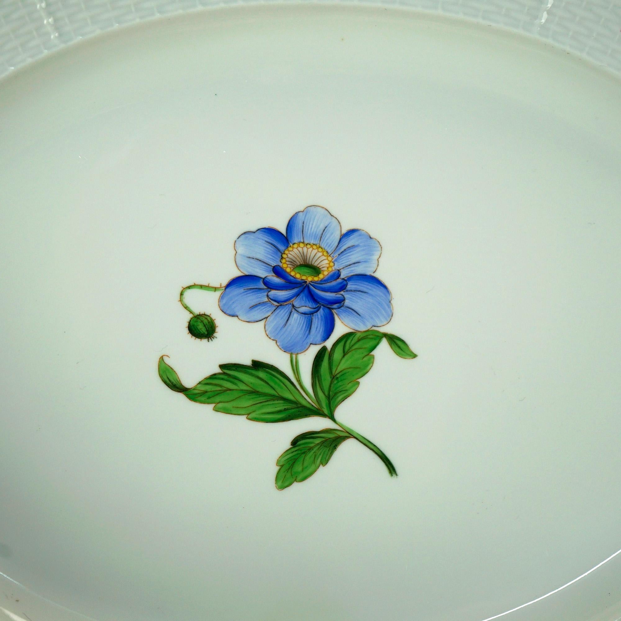 Four Floral Decorated Herend Porcelain Serving Pieces, 20th C 8