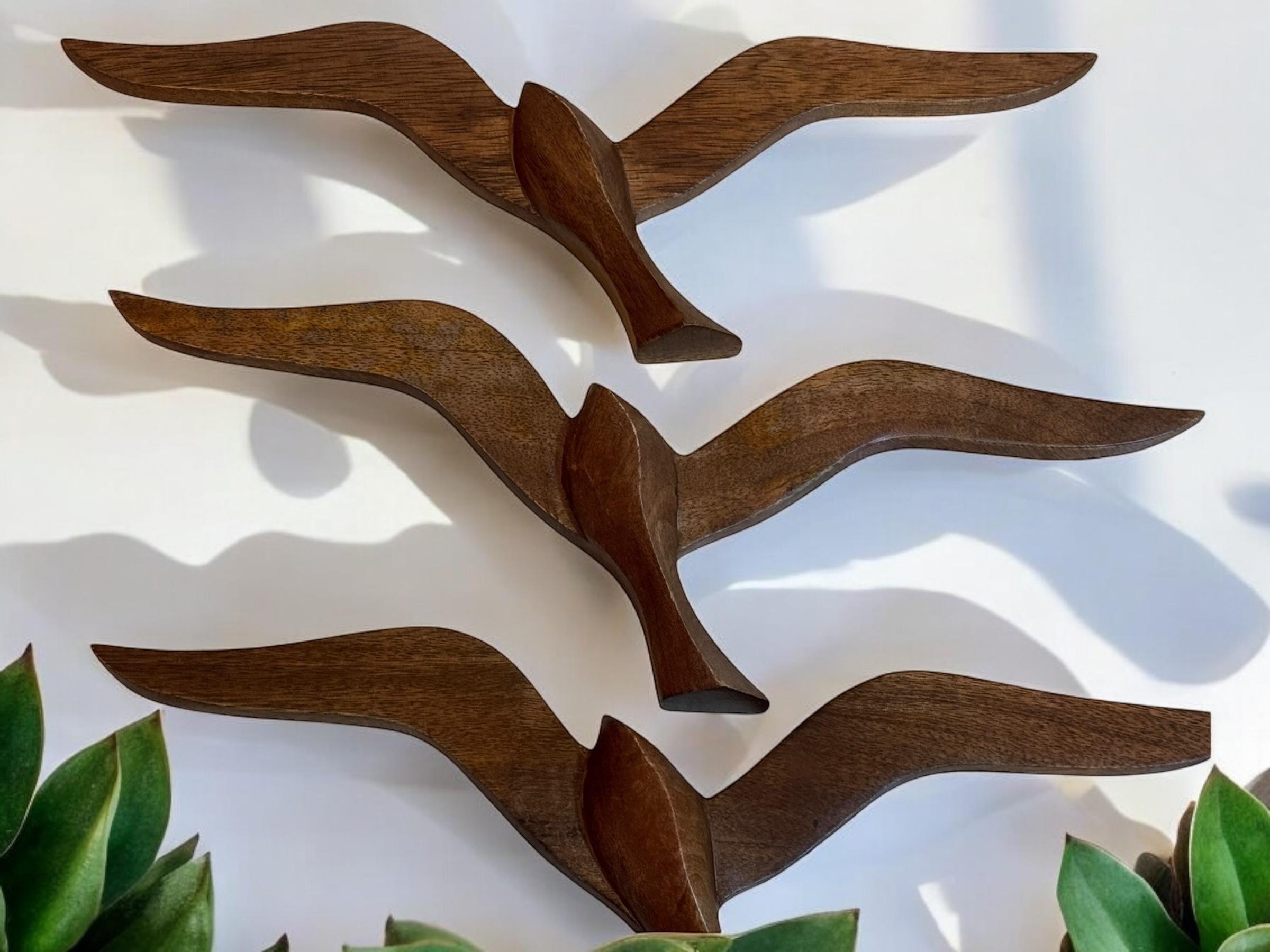 Vier fliegende Schwalben, Vögel, Holz, Mid-Century-Wandschmuck, Vintage, 1960er Jahre im Angebot 3