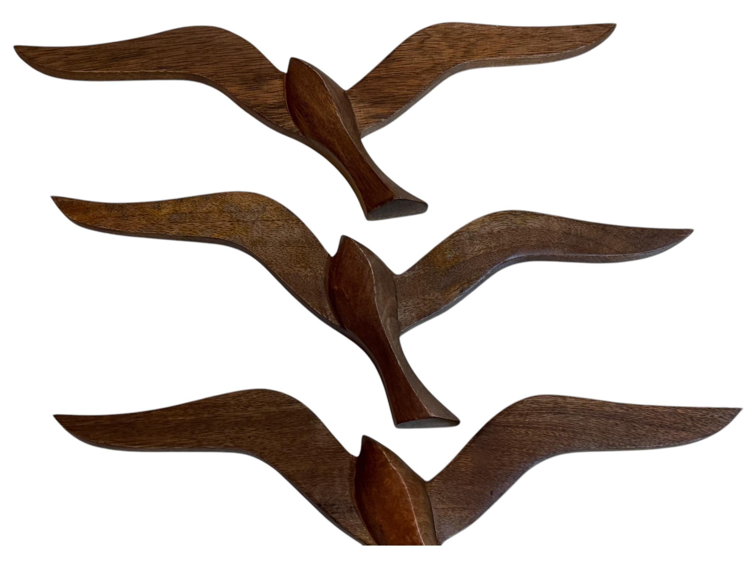 Vier fliegende Schwalben, Vögel, Holz, Mid-Century-Wandschmuck, Vintage, 1960er Jahre im Angebot 1