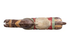 Caballo antiguo de madera pintado a mano de un metro de altura con silla de pájaro procedente de la India