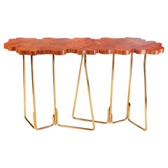 Console « Four... for Luck » en bois de rose et laiton, Insidherland de Joana Santos Barbosa