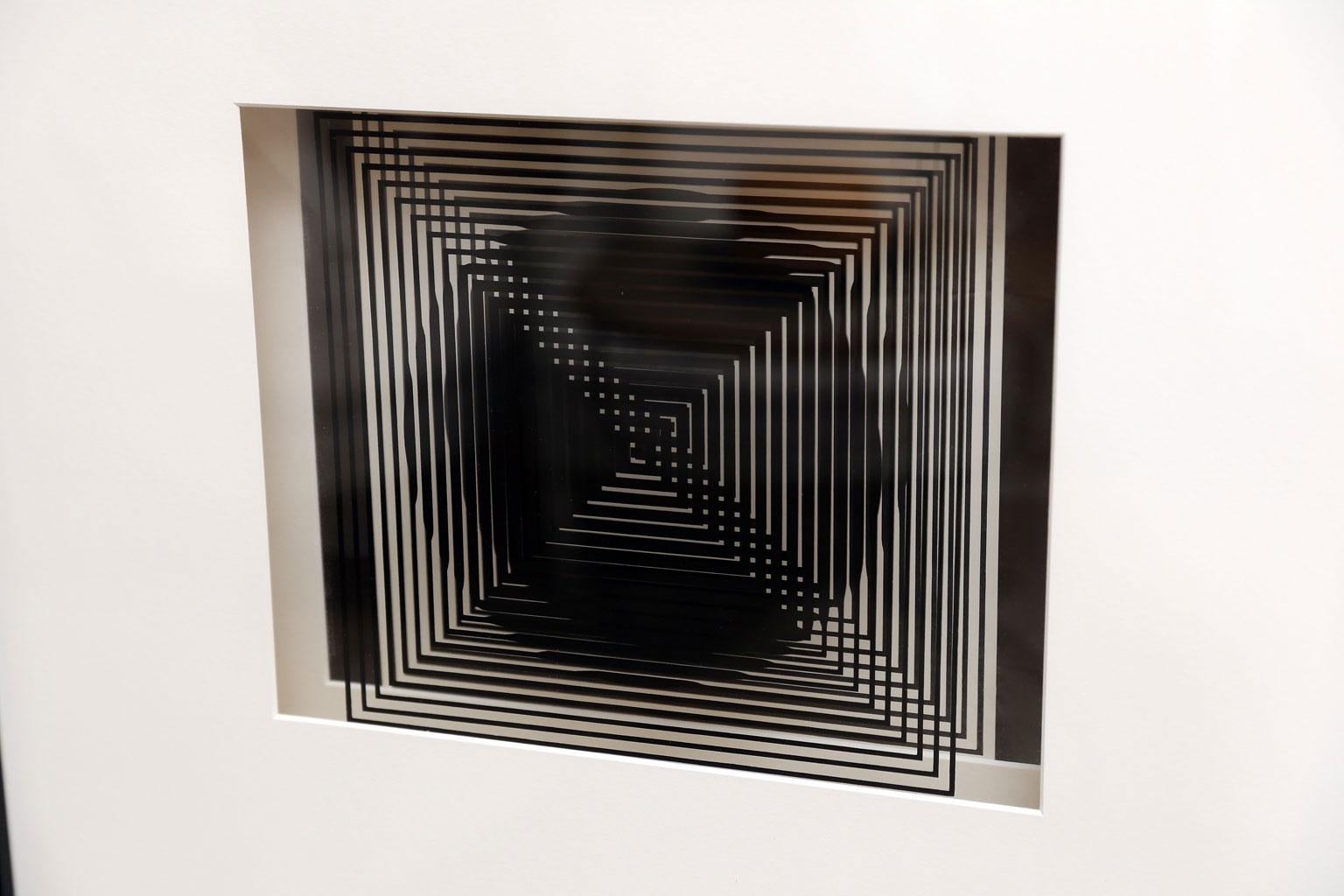 Quatre gravures encadrées de Vasarely, Cinétiques 5