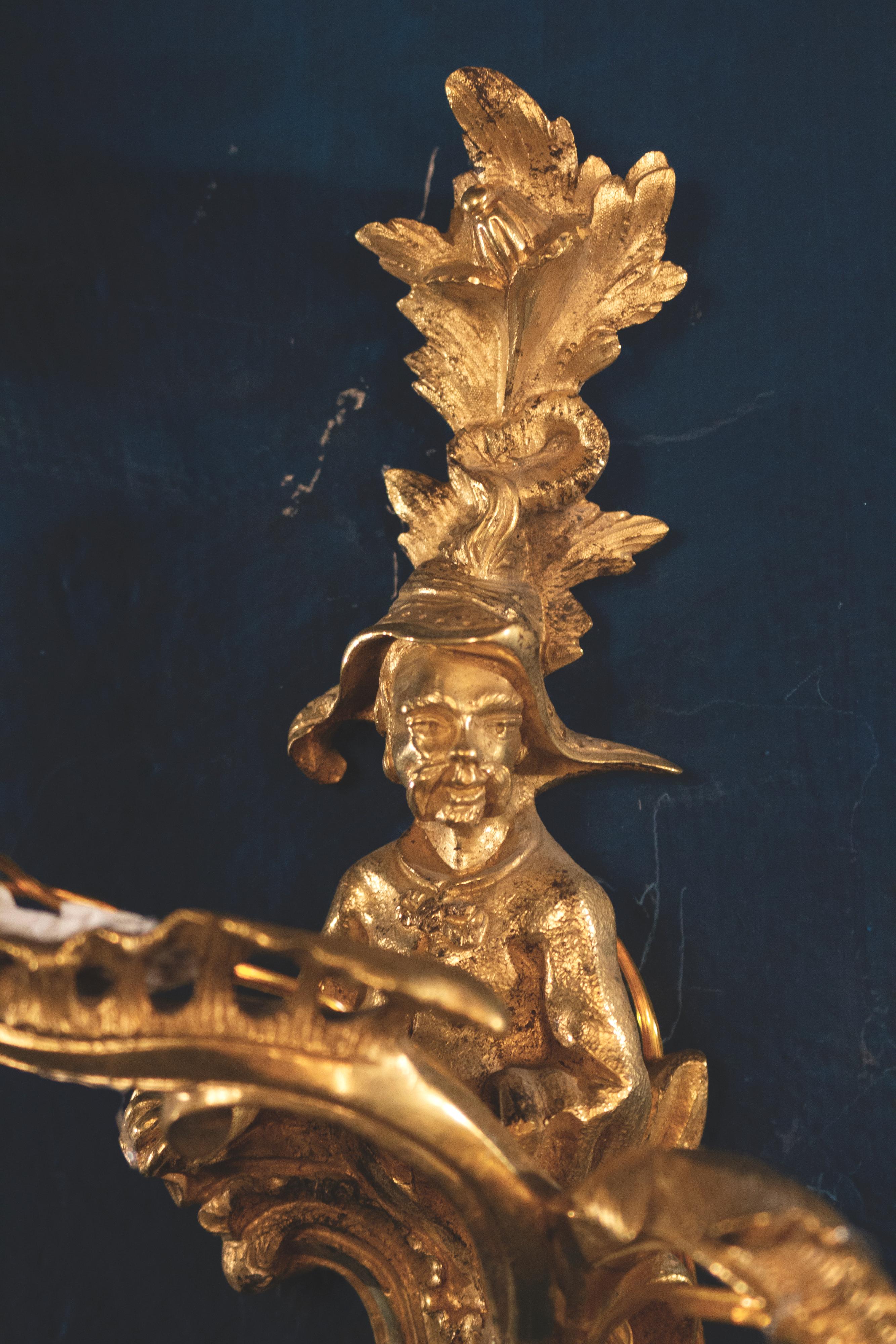 Doré Quatre appliques ou figurines chinoises en bronze doré du XVIIIe siècle en vente