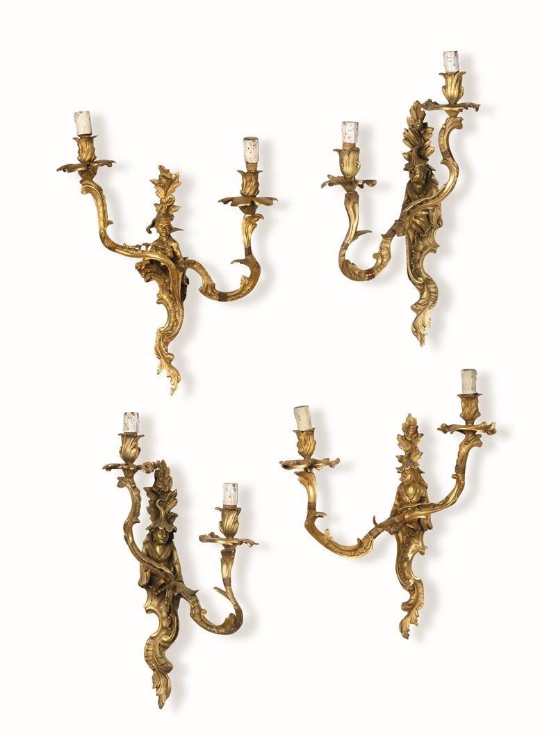 Quatre appliques ou figurines chinoises en bronze doré du XVIIIe siècle en vente