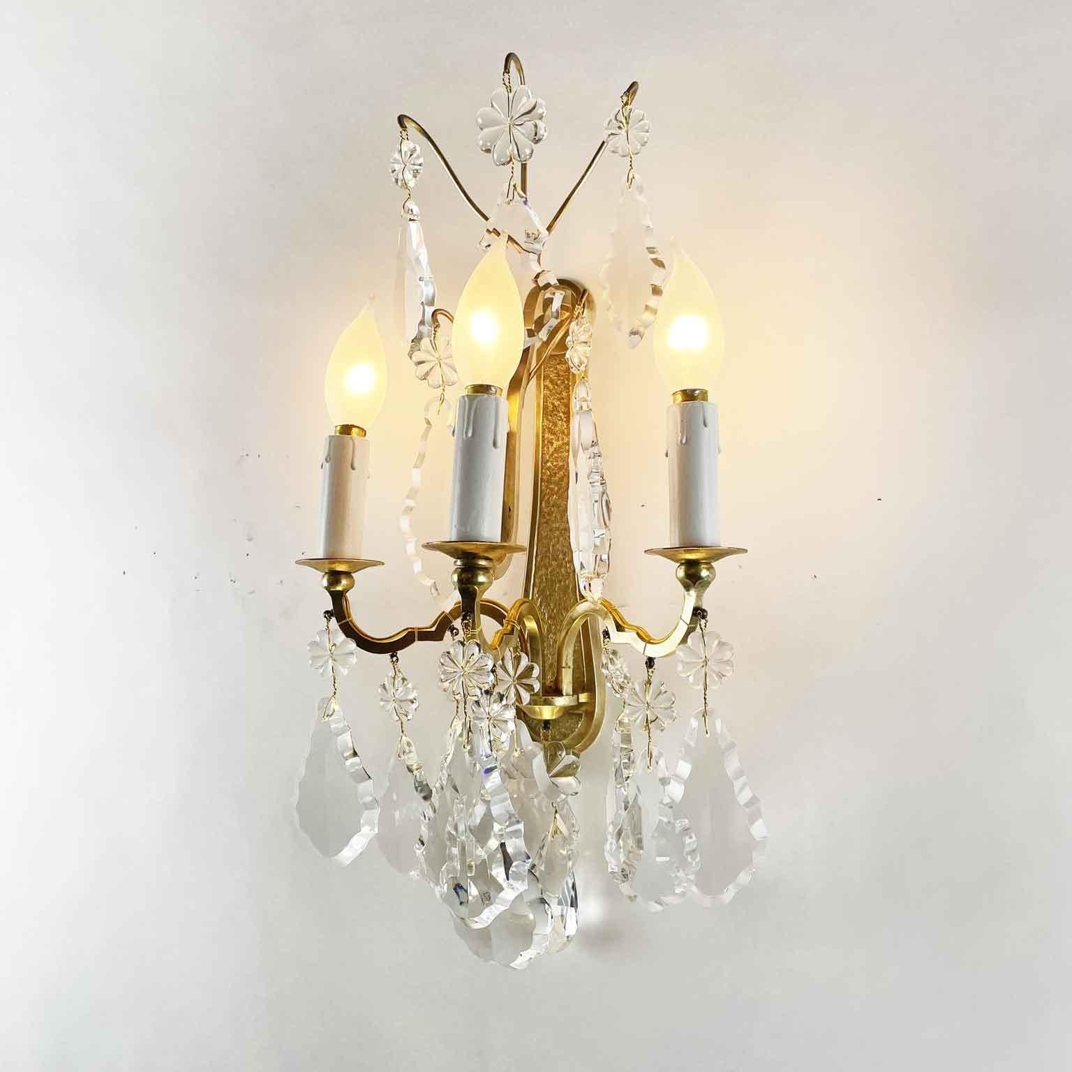 Set of Four Baccarat Crystal Sconces 20th Century French Gilt Wall Lights 3