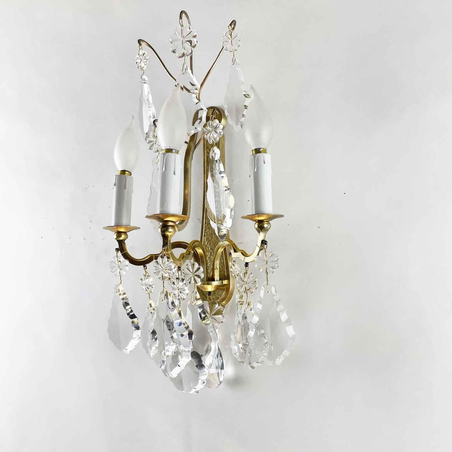 Set of Four Baccarat Crystal Sconces 20th Century French Gilt Wall Lights 7