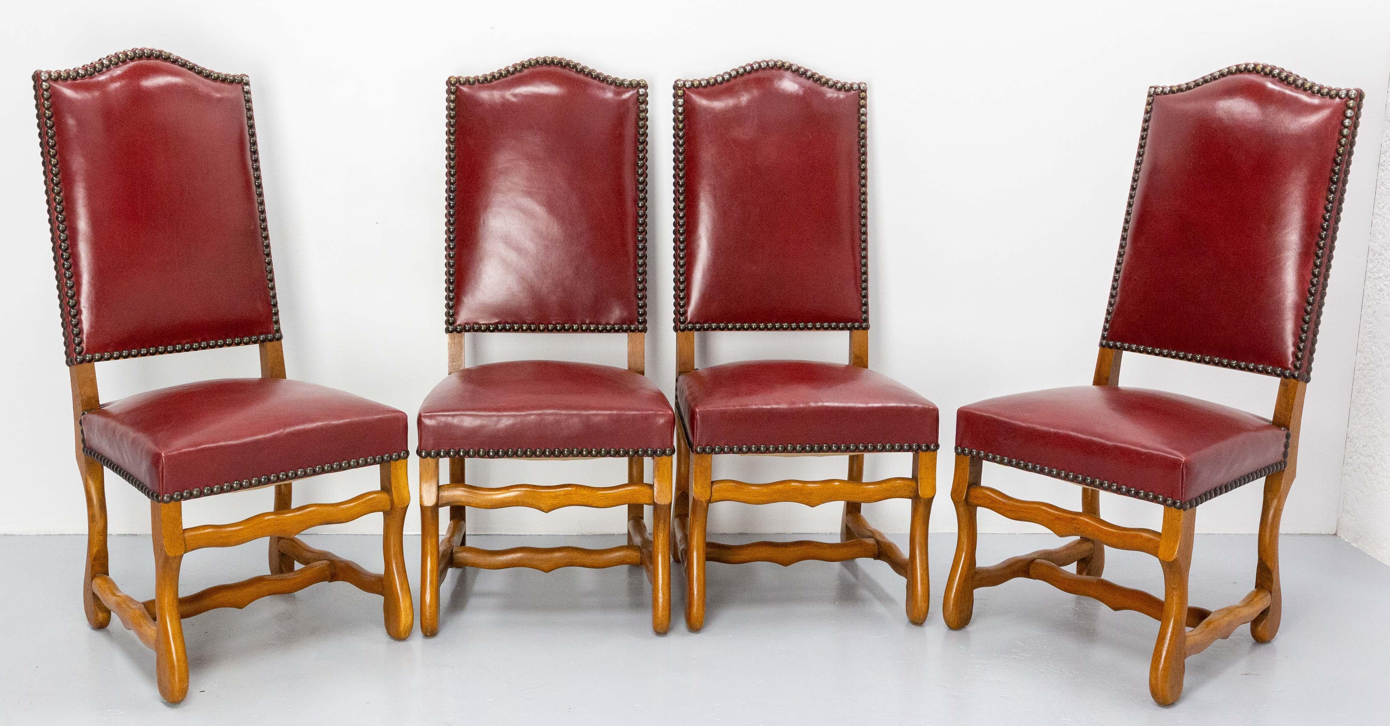 Four dining chairs in the Louis XIII style made circa 1960.
Red leather and studs, oak.
Some traces of use, the chairs were little used.
Two little marks on the back on one of the chairs (please see last photo).

Shipping:
1 Pack L 100 P 76