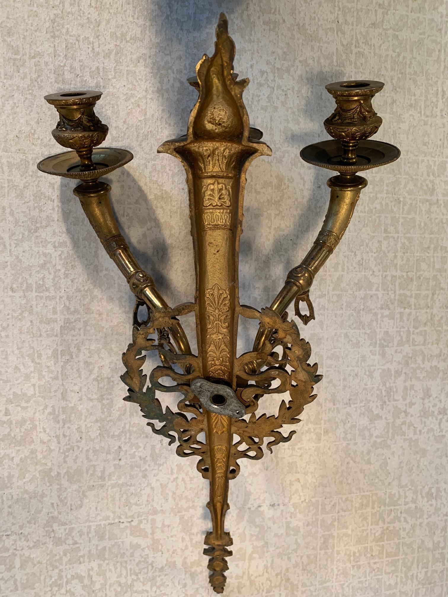 Zwei französische Empire-Wandleuchter aus vergoldeter Bronze:: um 1860 im Angebot 4