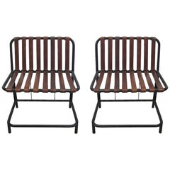 Quatre chaises à sangles en cuir de style français moderne du milieu du siècle dernier attribuées à Jacques Adnet
