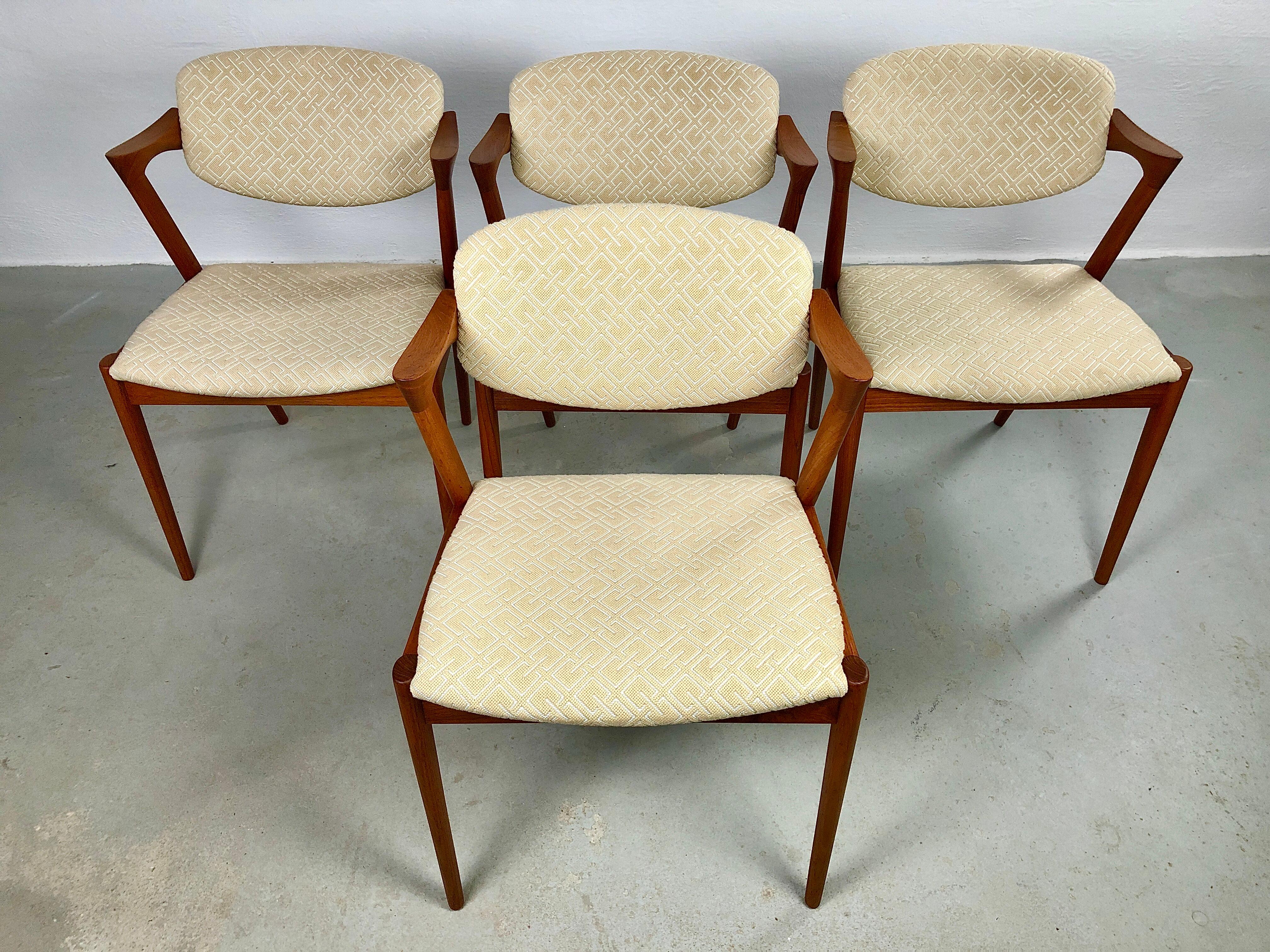 Quatre chaises de salle à manger Kai Kristiansen modèle 42 en teck entièrement restaurées et personnalisables

Ensemble de 4 chaises de salle à manger en teck modèle 42 avec dossier pivotant par Kai Kristiansen pour Schous Møbelfabrik.

Les chaises