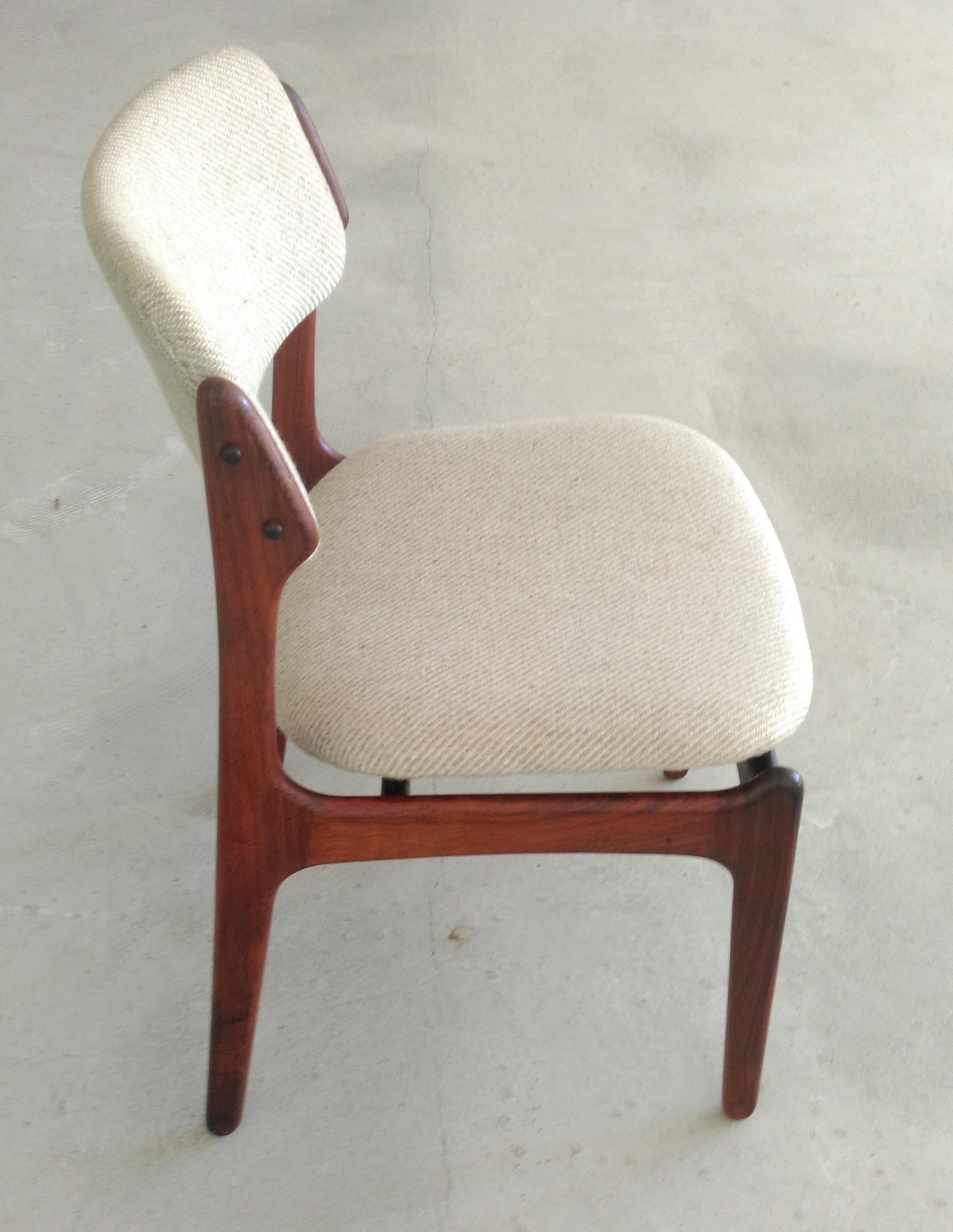 Quatre chaises de salle à manger Erik Buch restaurées en palissandre, retapissées sur mesure incluses en vente 1