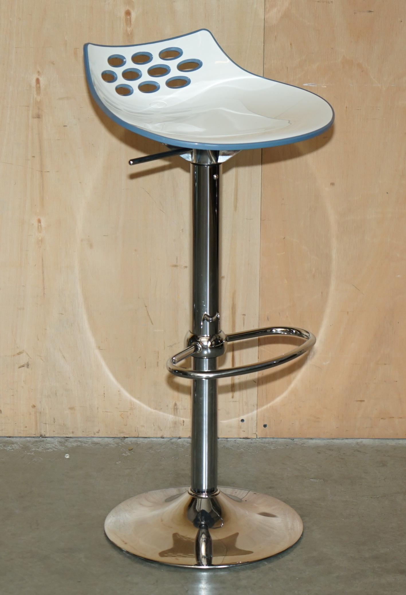 English FOUR GAS LIFT HEIGHT ADJUSTABLE CALLIGARIS JAM SWIVEL KITCHEN ISLAND BAR STOOLs For Sale