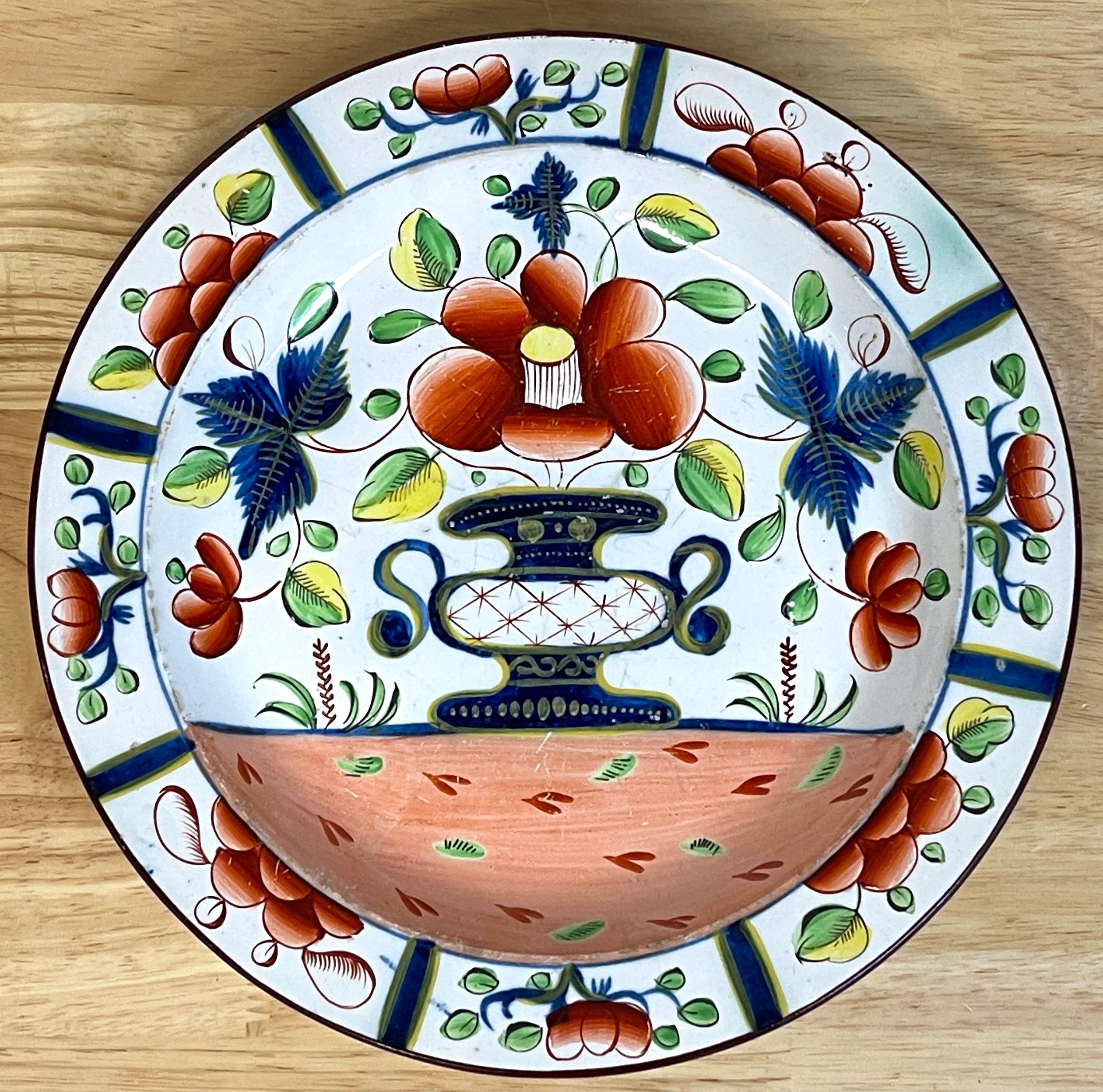Quatre assiettes hollandaises Gaudy du 19ème siècle à motif « Urne » de 10 pouces en vente 2