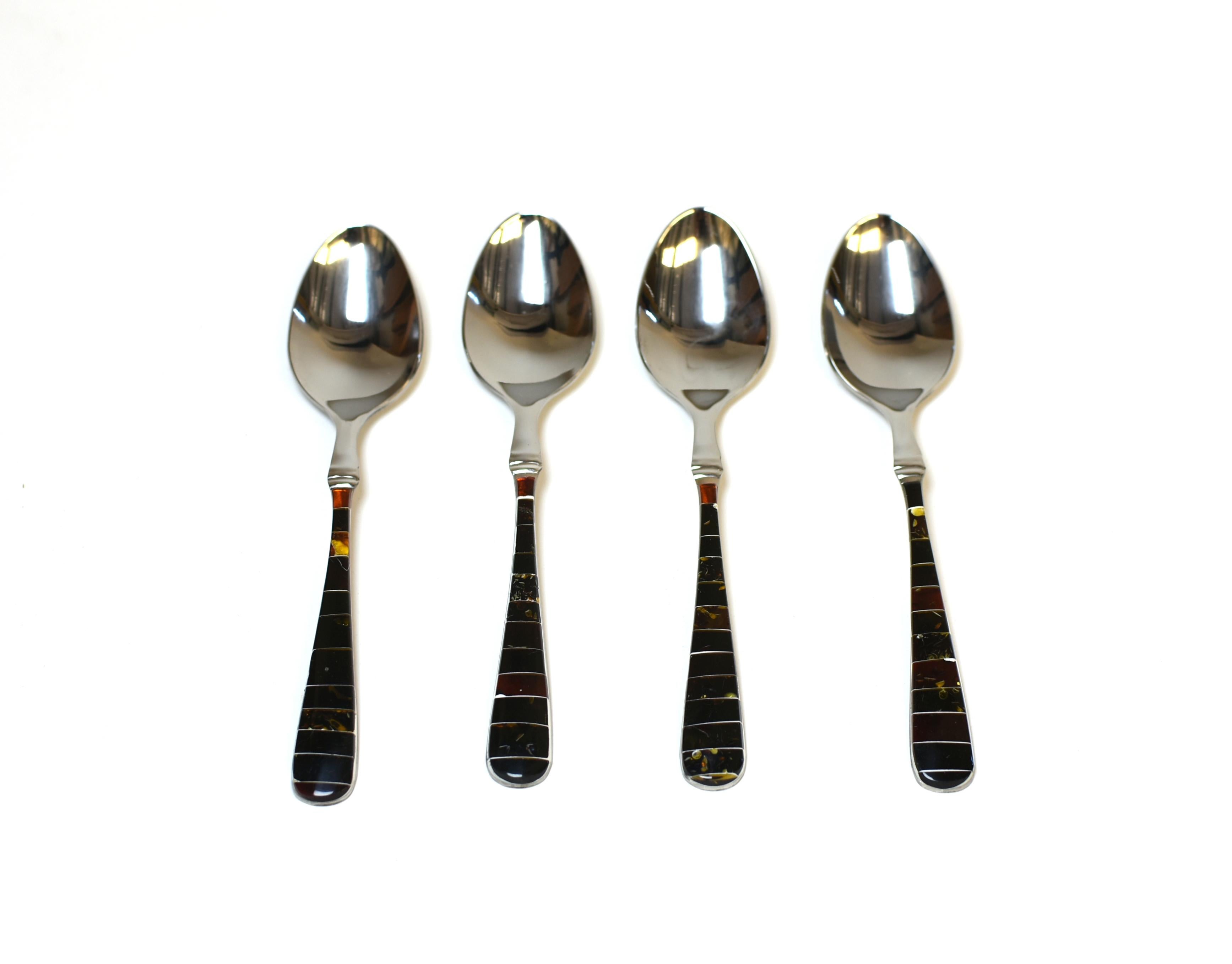 Italiano Quattro cucchiai da dessert in vera ambra inossidabile Italia Pinti 1810 in vendita
