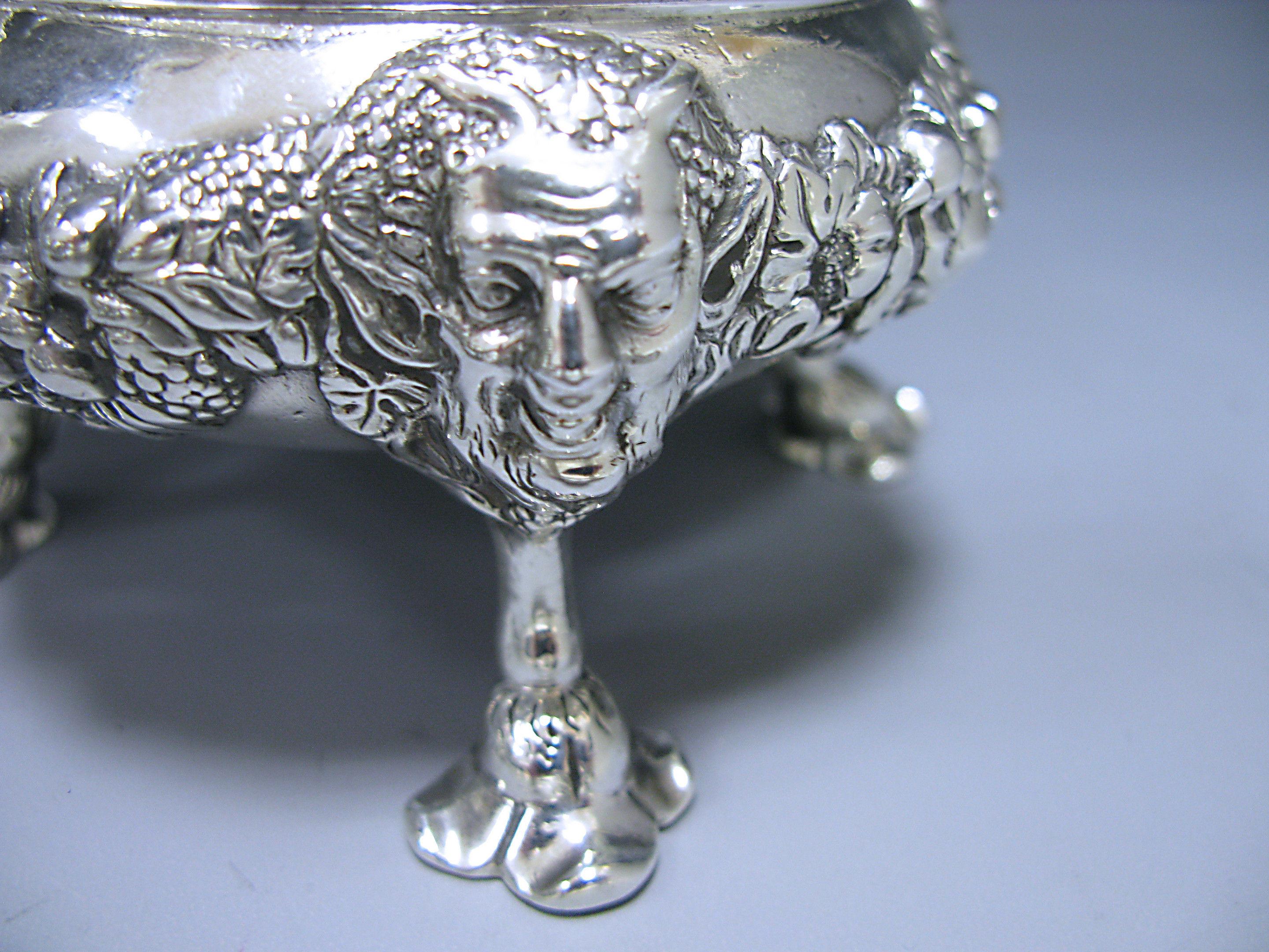 Four George II Antique Silver Salts In Good Condition For Sale In London, GB
