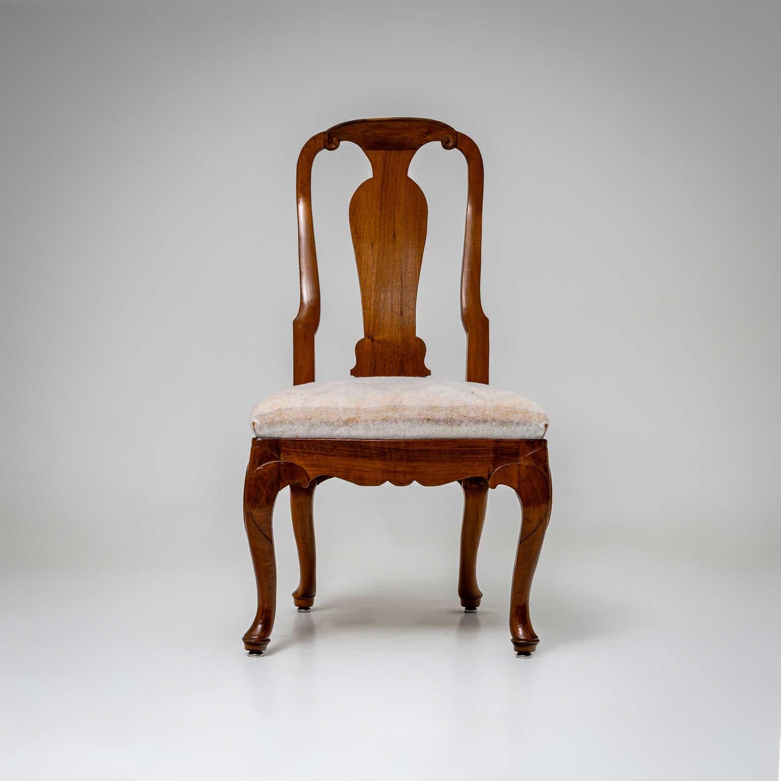 Vier George II.-Esszimmerstühle, 18. Jahrhundert im Angebot 1
