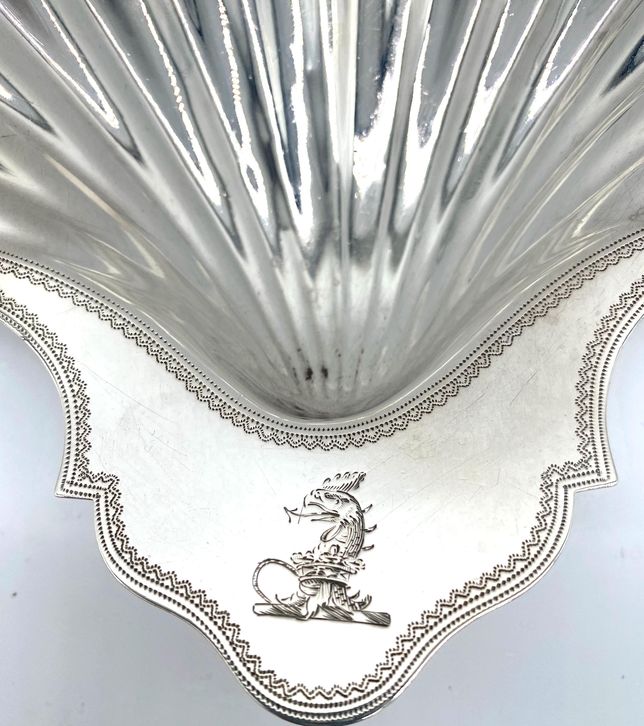 Cuatro platos georgianos con forma de concha, William Plummer, Londres, 1791 Plata esterlina en venta
