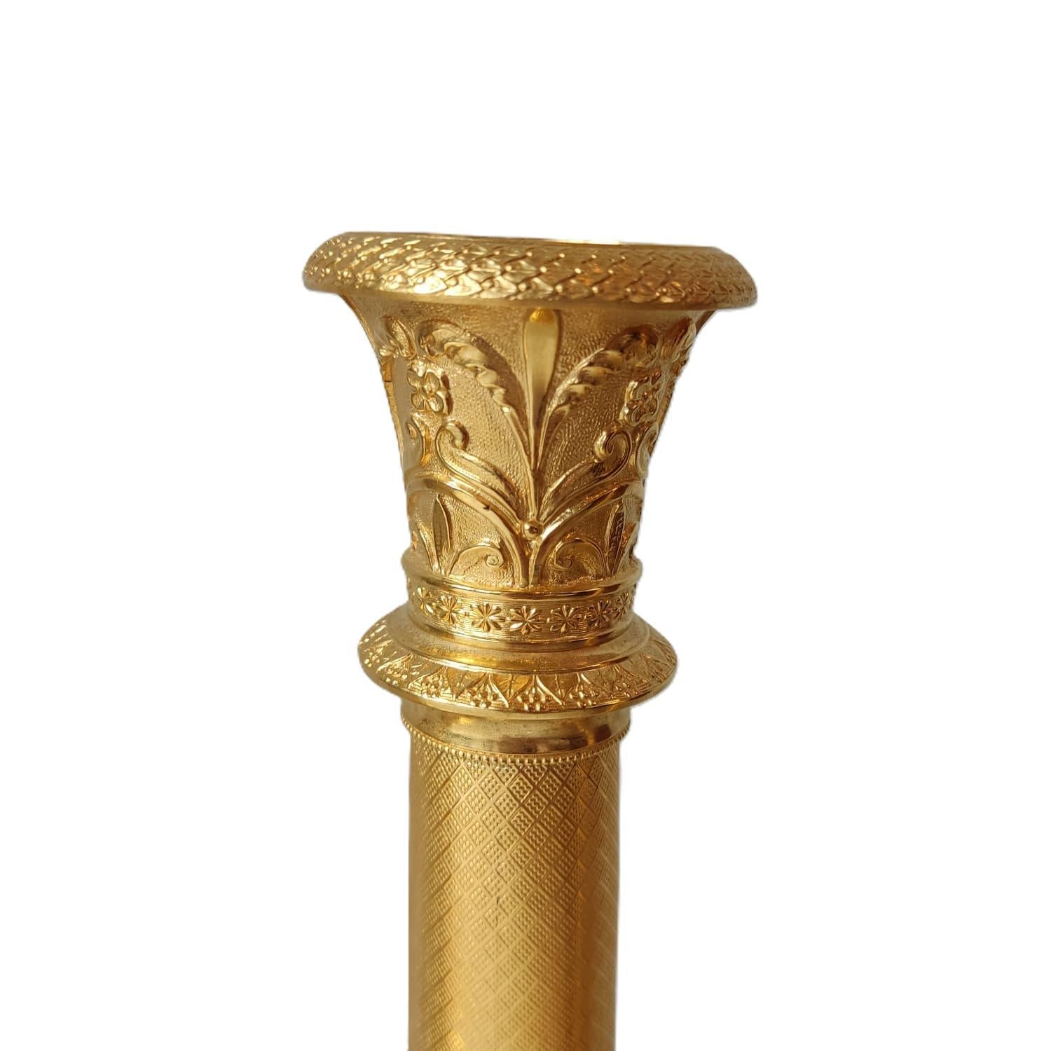 Carlo X Quattro candelieri francesi dorati dell'inizio del XIX secolo in vendita