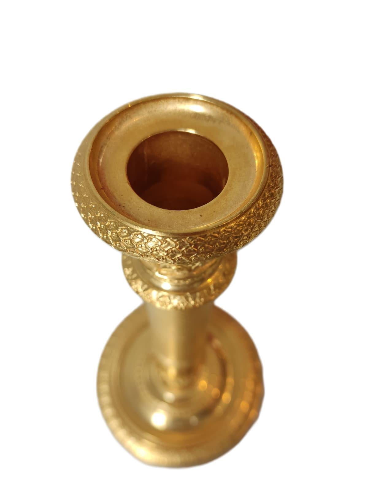 Francese Quattro candelieri francesi dorati dell'inizio del XIX secolo in vendita