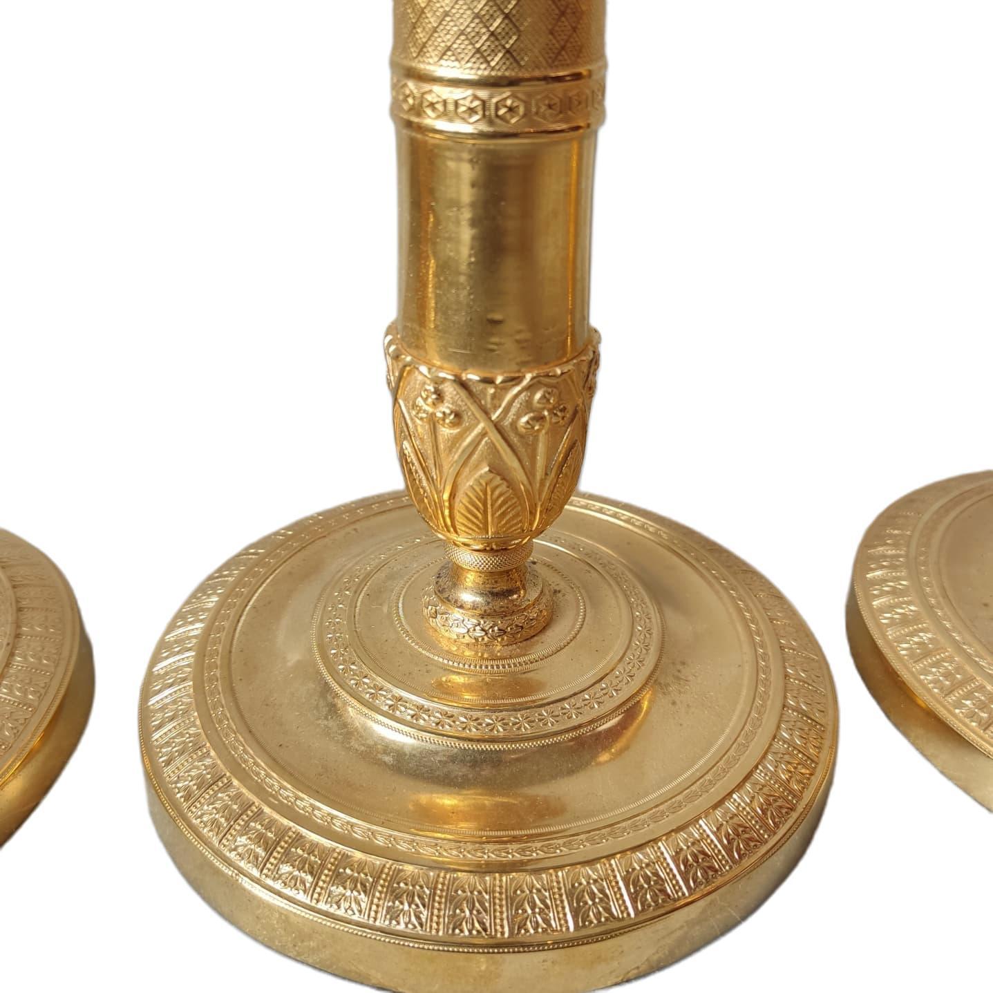 Dorato Quattro candelieri francesi dorati dell'inizio del XIX secolo in vendita