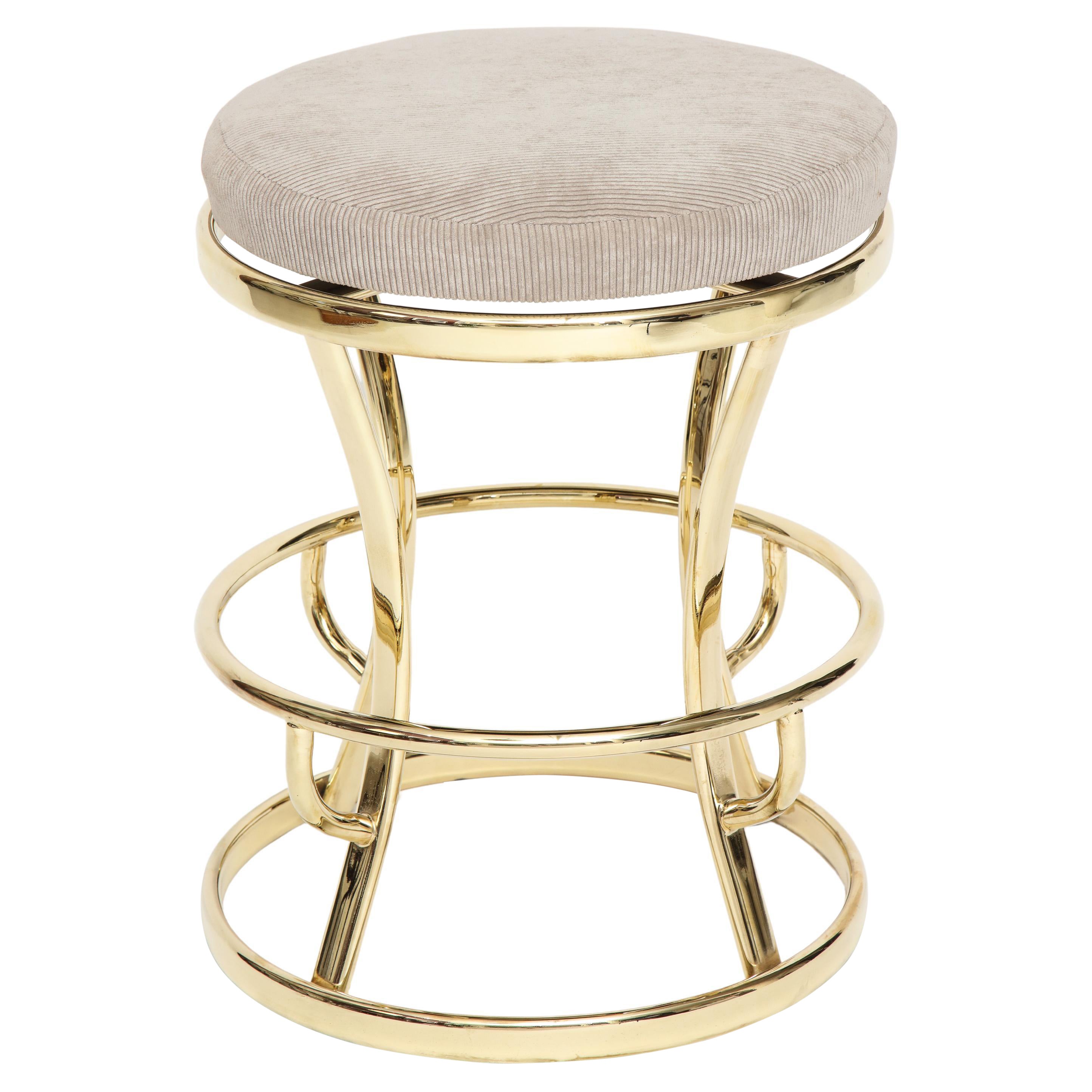 Barhocker aus Messing und Grau, Mitte des Jahrhunderts, Frankreich, 1970er Jahre

Schöne restaurierte Messing-Barhocker mit grauer Kordplatte, die sich drehen lässt. Verleiht jedem Raum Glamour. Abbildung zeigt 6, aber nur 4 in diesem