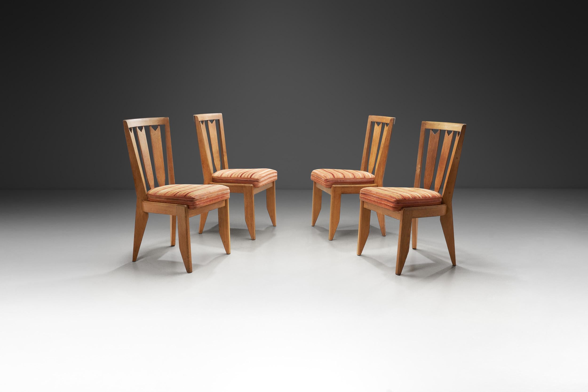 Viele verbinden das Designerduo Robert Guillerme und Jacques Chambron mit den bekanntesten französischen Möbeln der zweiten Hälfte des 20. Jahrhunderts. Dieses atemberaubende Set aus vier Stühlen stellt eine exquisite Mischung aus eleganter Ästhetik