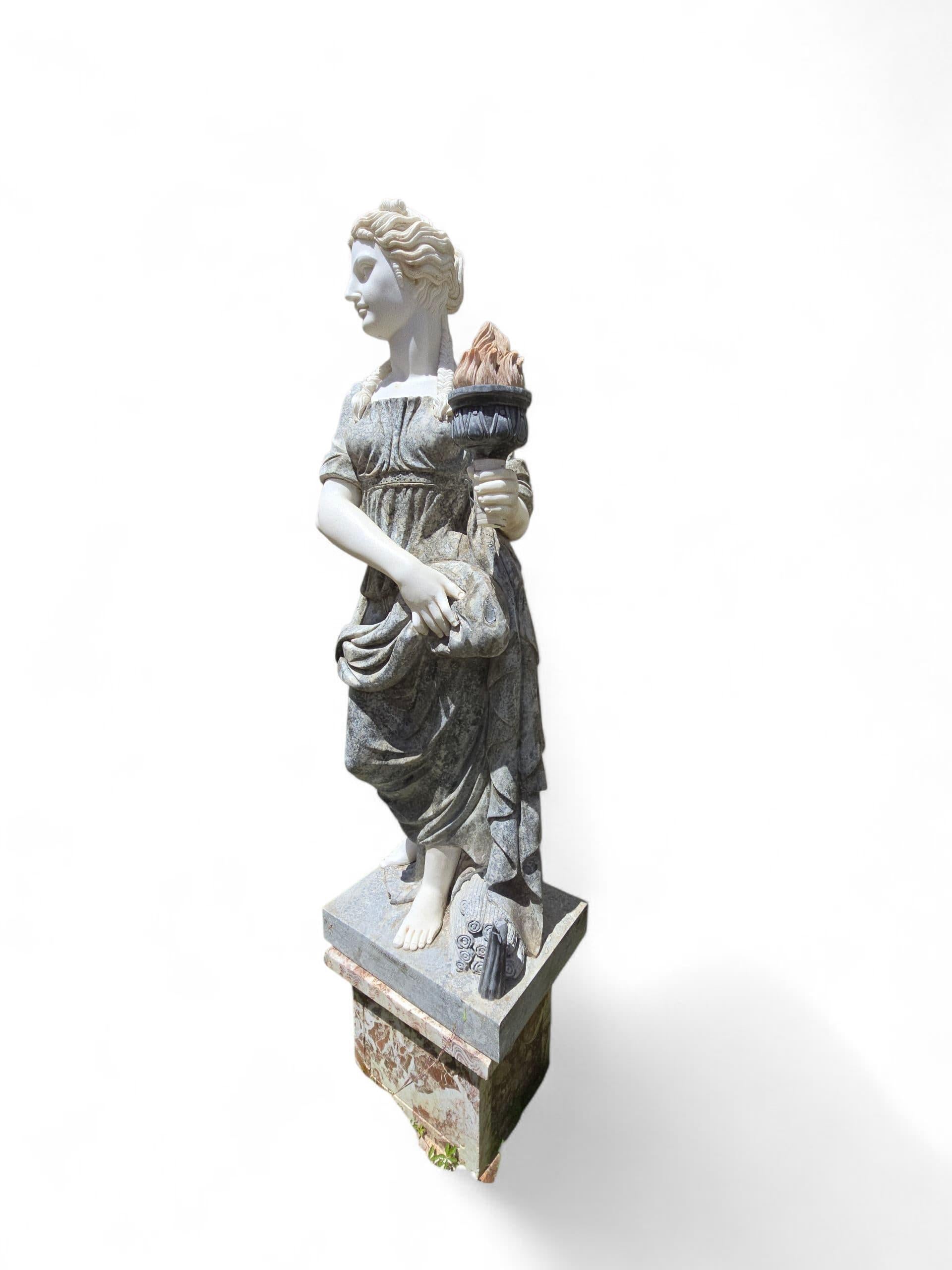 Vier handgeschnitzte italienische Marmorstatuen, die die Four Seasons darstellen, 220 cm im Angebot 6