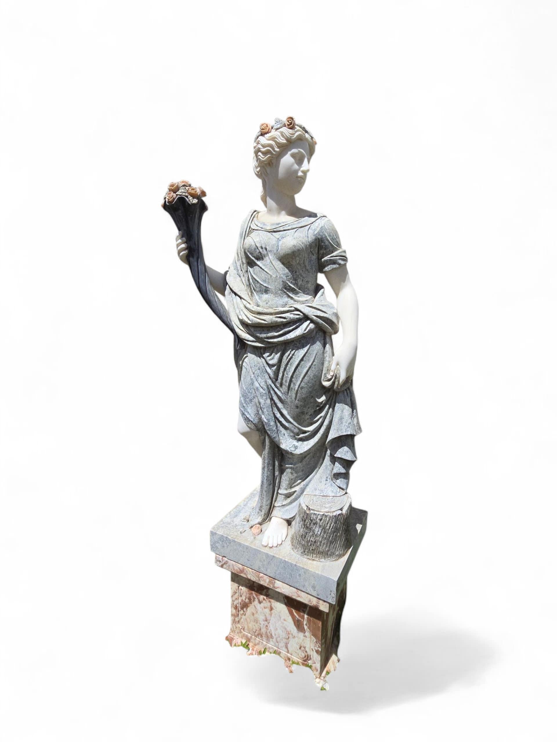 Vier handgeschnitzte italienische Marmorstatuen, die die Four Seasons darstellen, 220 cm im Angebot 9
