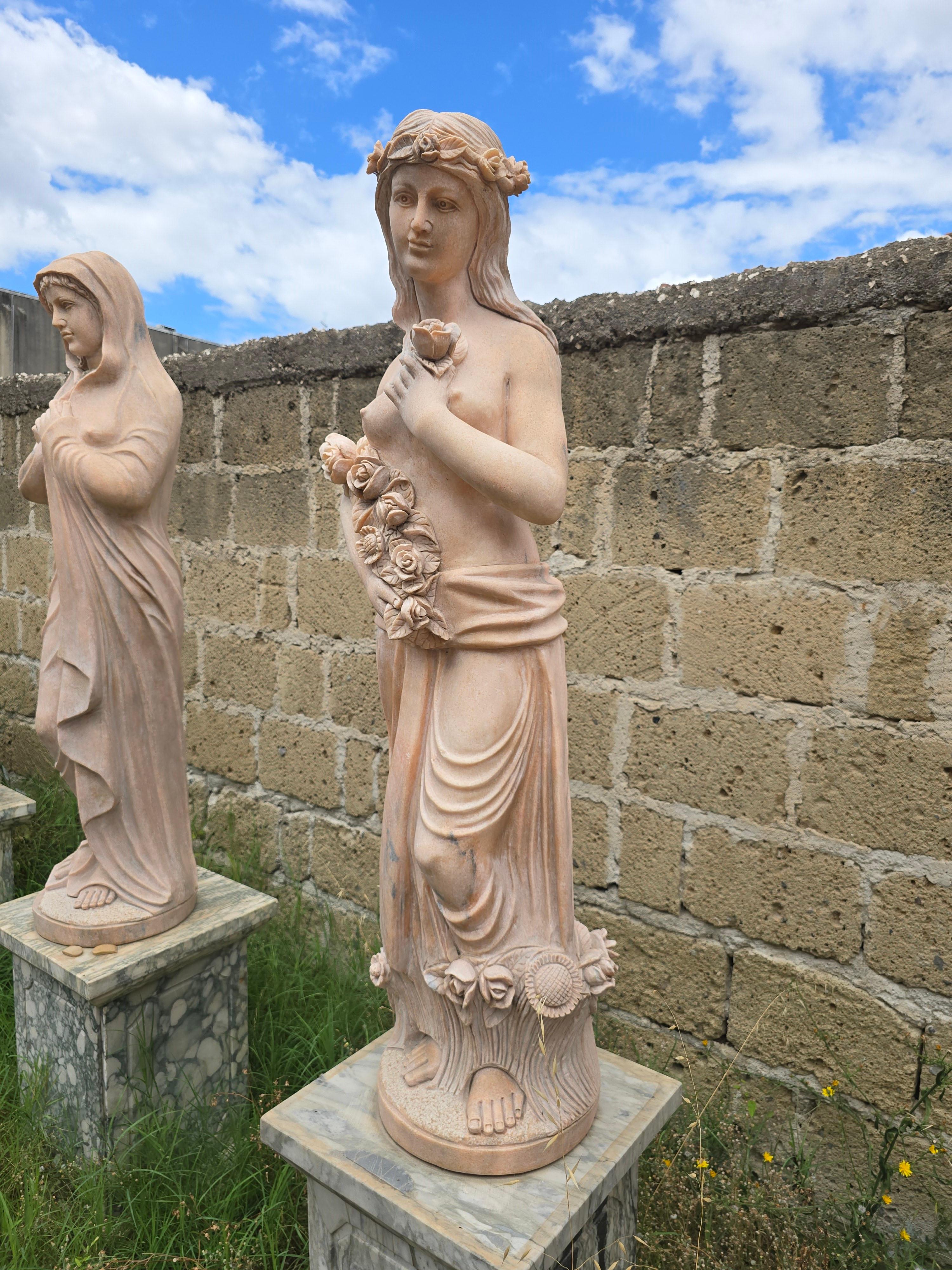 Vier handgeschnitzte italienische Marmorstatuen, die die Four Seasons darstellen, 220 cm im Angebot 2