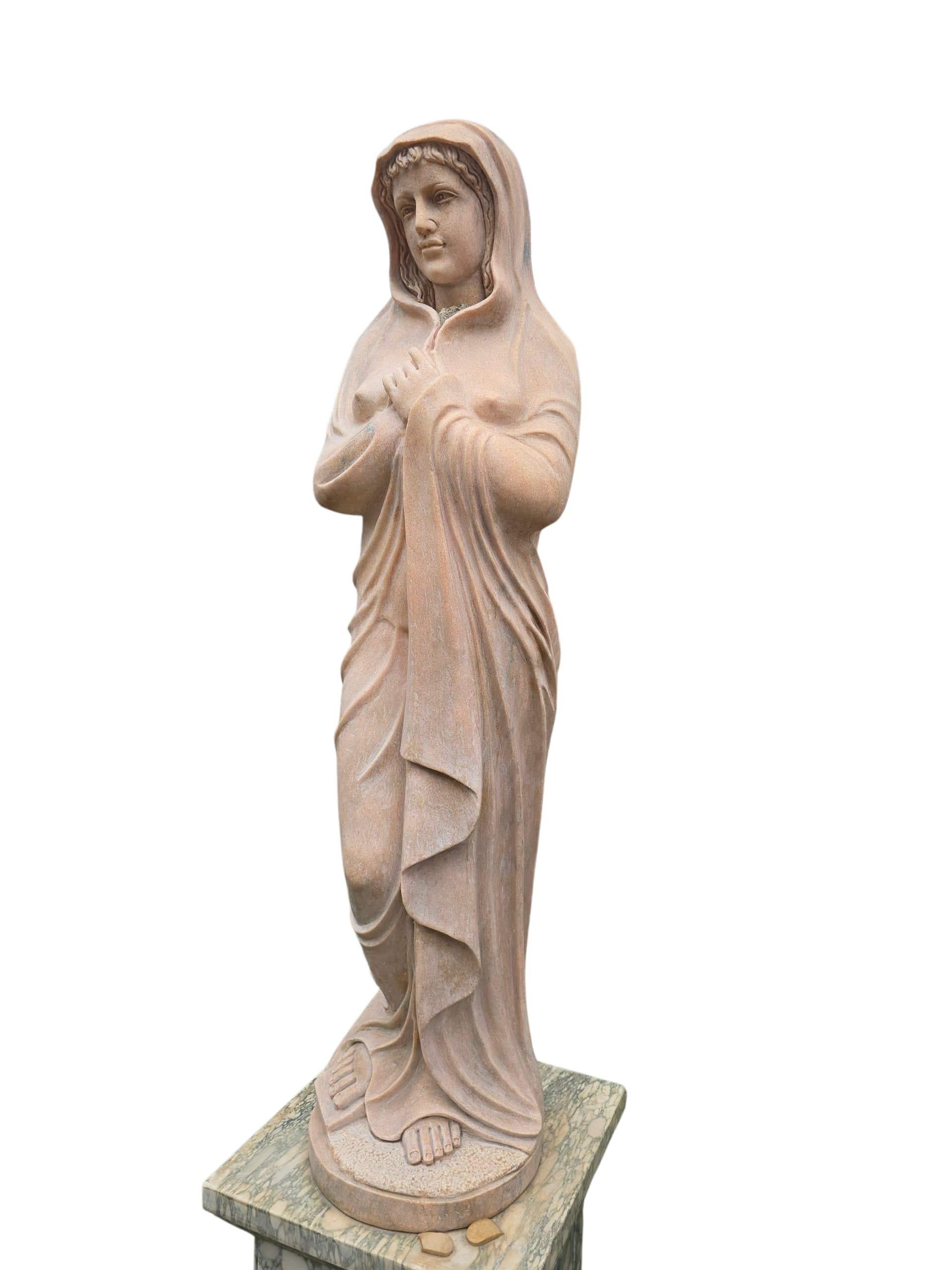 Vier handgeschnitzte italienische Marmorstatuen, die die Four Seasons darstellen, 220 cm im Angebot 3
