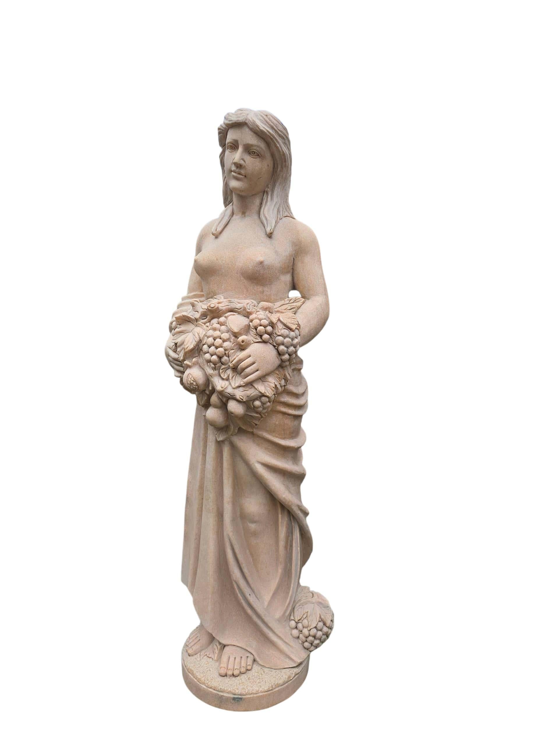 Vier handgeschnitzte italienische Marmorstatuen, die die Four Seasons darstellen, 220 cm im Angebot 4