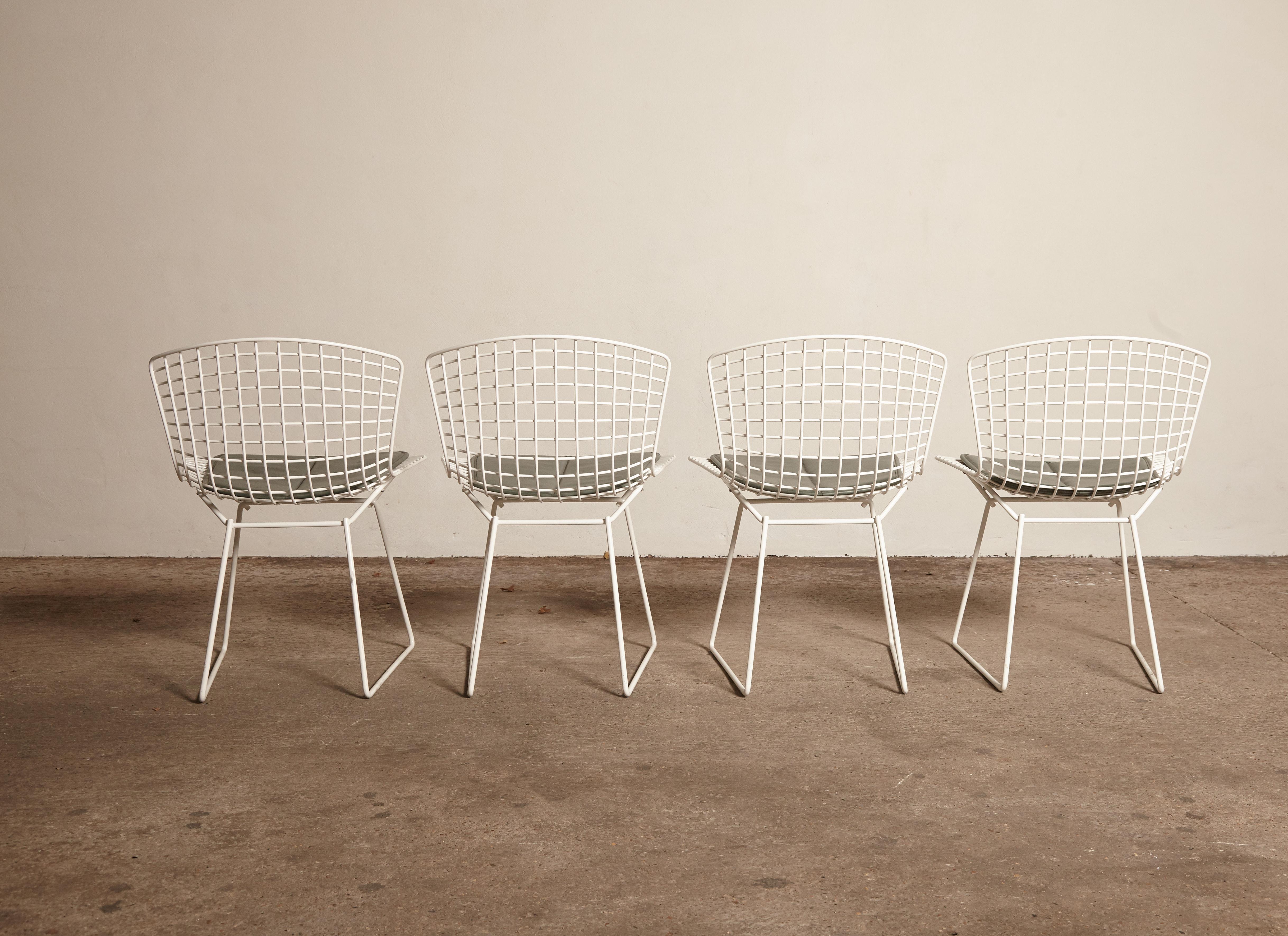 20th Century Four Harry Bertoia for Knoll Wire Chairs with Original Seat Pads, USA, 1960s