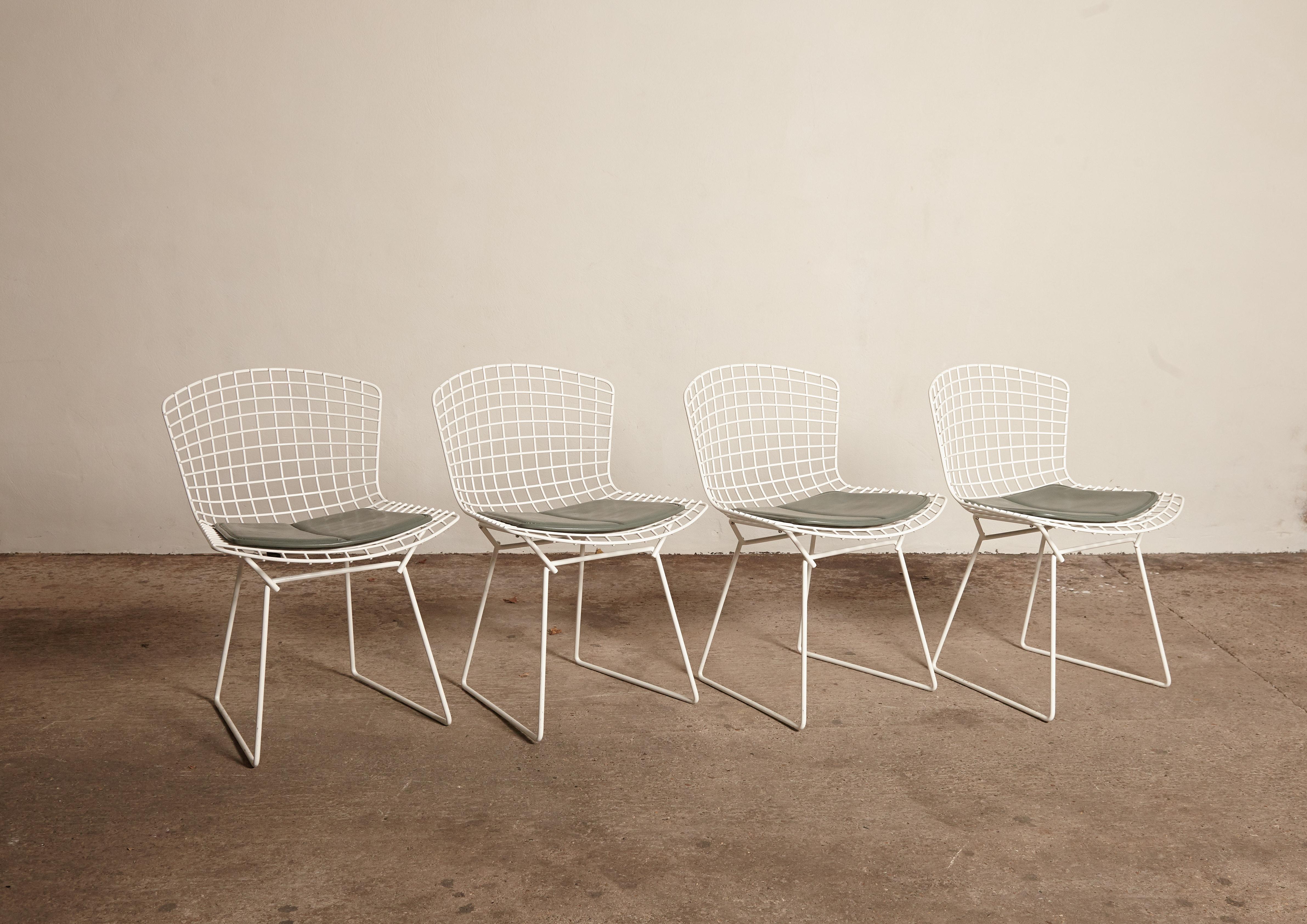 Four Harry Bertoia for Knoll Wire Chairs with Original Seat Pads, USA, 1960s 1