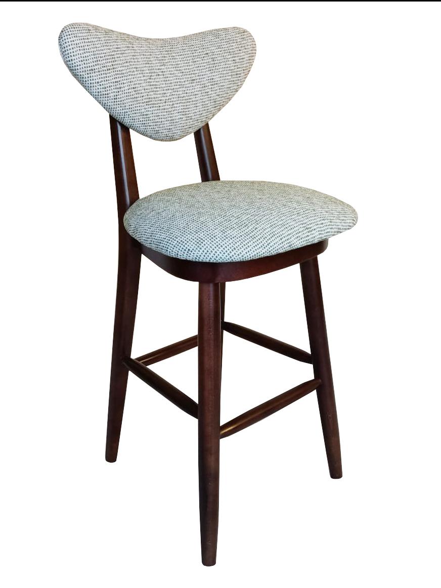 Hêtre Quatre chaises tabouret de bar en forme de cœur, tissu blanc et vert, par Vintola Studio, Europe. en vente