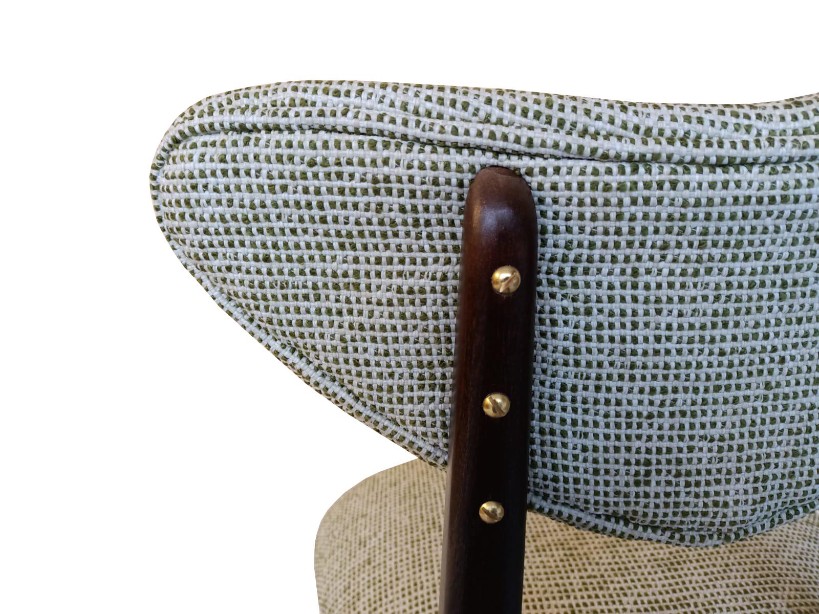 Quatre chaises tabouret de bar en forme de cœur, tissu blanc et vert, par Vintola Studio, Europe. en vente 2