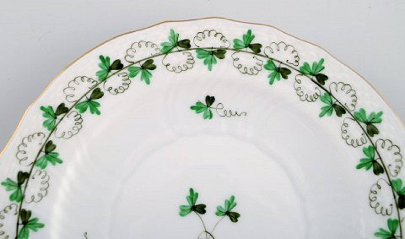 Four Herend Green Clover Plates in Hand-Painted Porcelain with Gold Edge In Excellent Condition For Sale In Copenhagen, DK