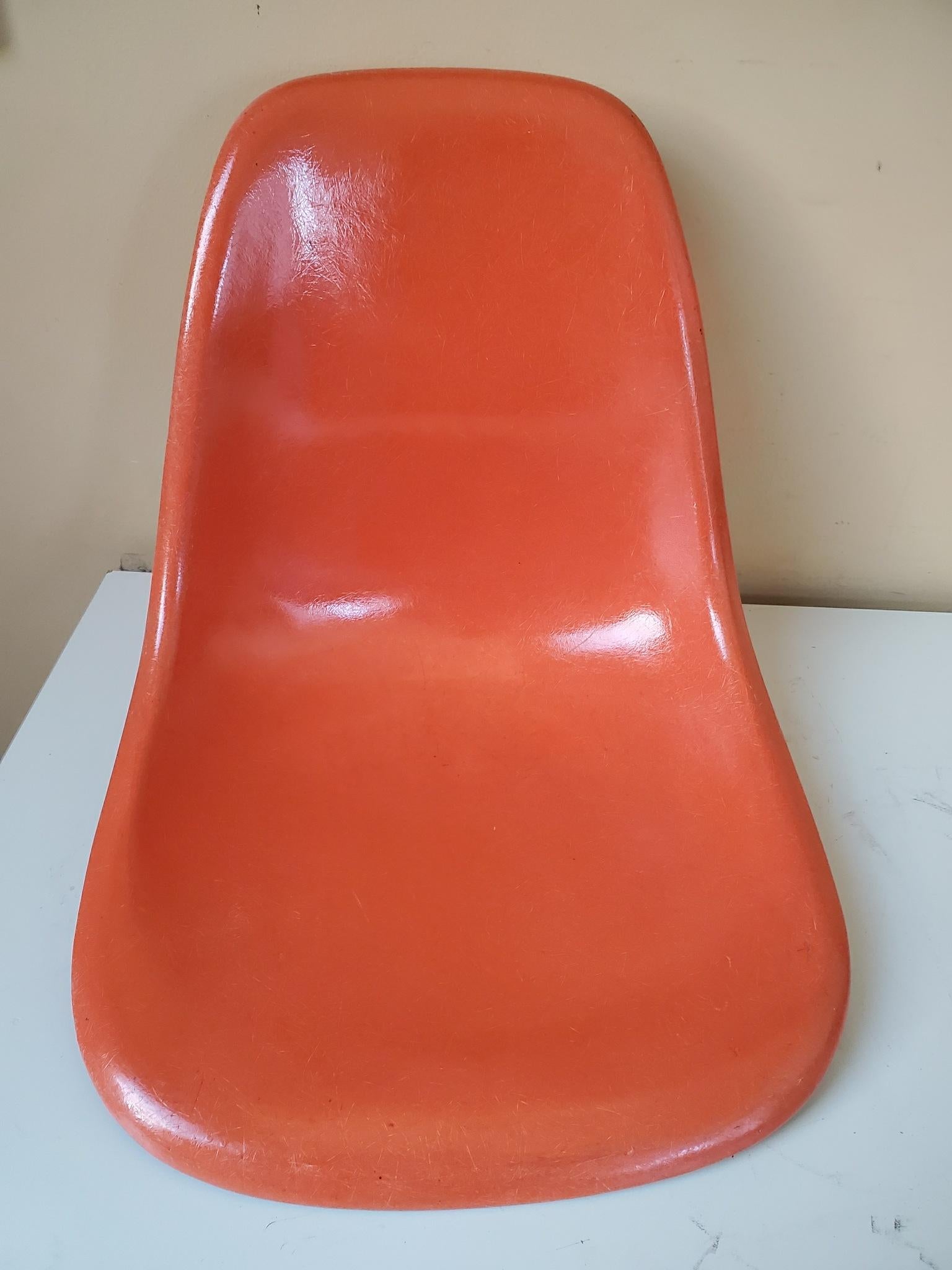 Fiberglass Four Herman Miller Eames Dining Chairs