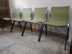 Quatre chaises italiennes G. Piretti de style années 70 en acier et tissu vert pour Castelli
