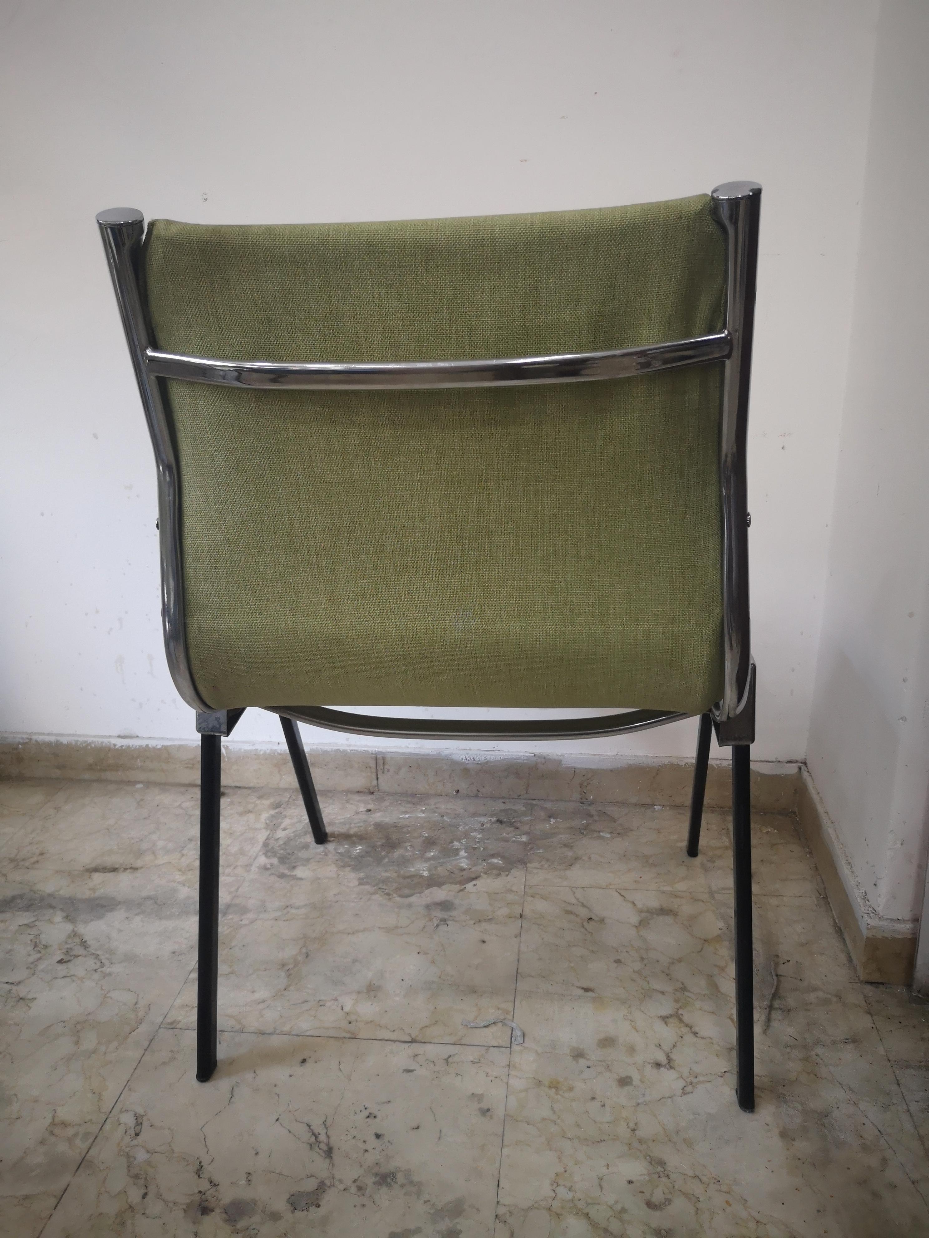 Late 20th Century Quatre chaises italiennes G. Piretti de style années 70 en acier et tissu vert pour Castelli en vente